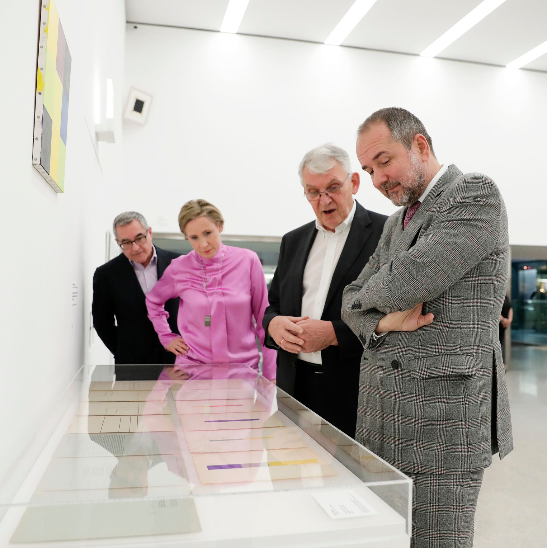 Am 24. November 2016 er&ouml;ffnete Kunst- und Kulturminister Thomas Drozdar (r.) die Ausstellung &quot;J&uacute;lius Koller - One Man Anti Show&quot; im MUMOK.