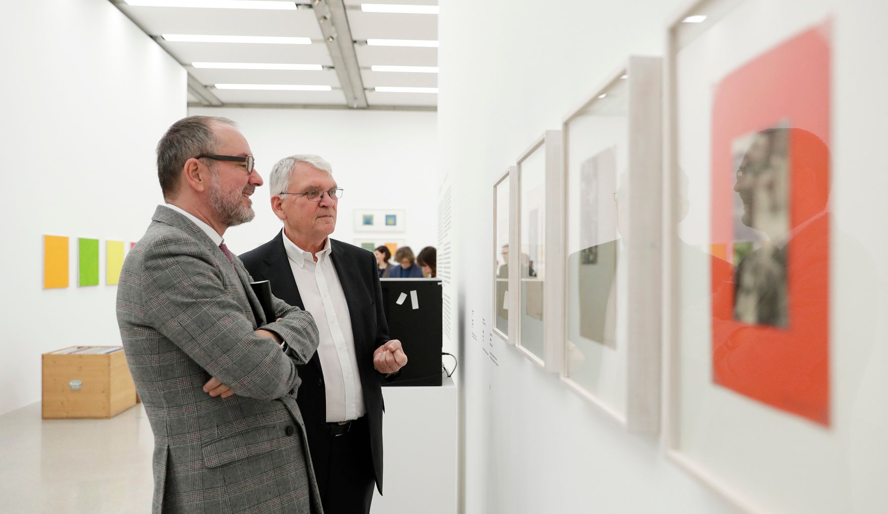 Am 24. November 2016 er&ouml;ffnete Kunst- und Kulturminister Thomas Drozdar (l.) die Ausstellung &quot;J&uacute;lius Koller - One Man Anti Show&quot; im MUMOK.