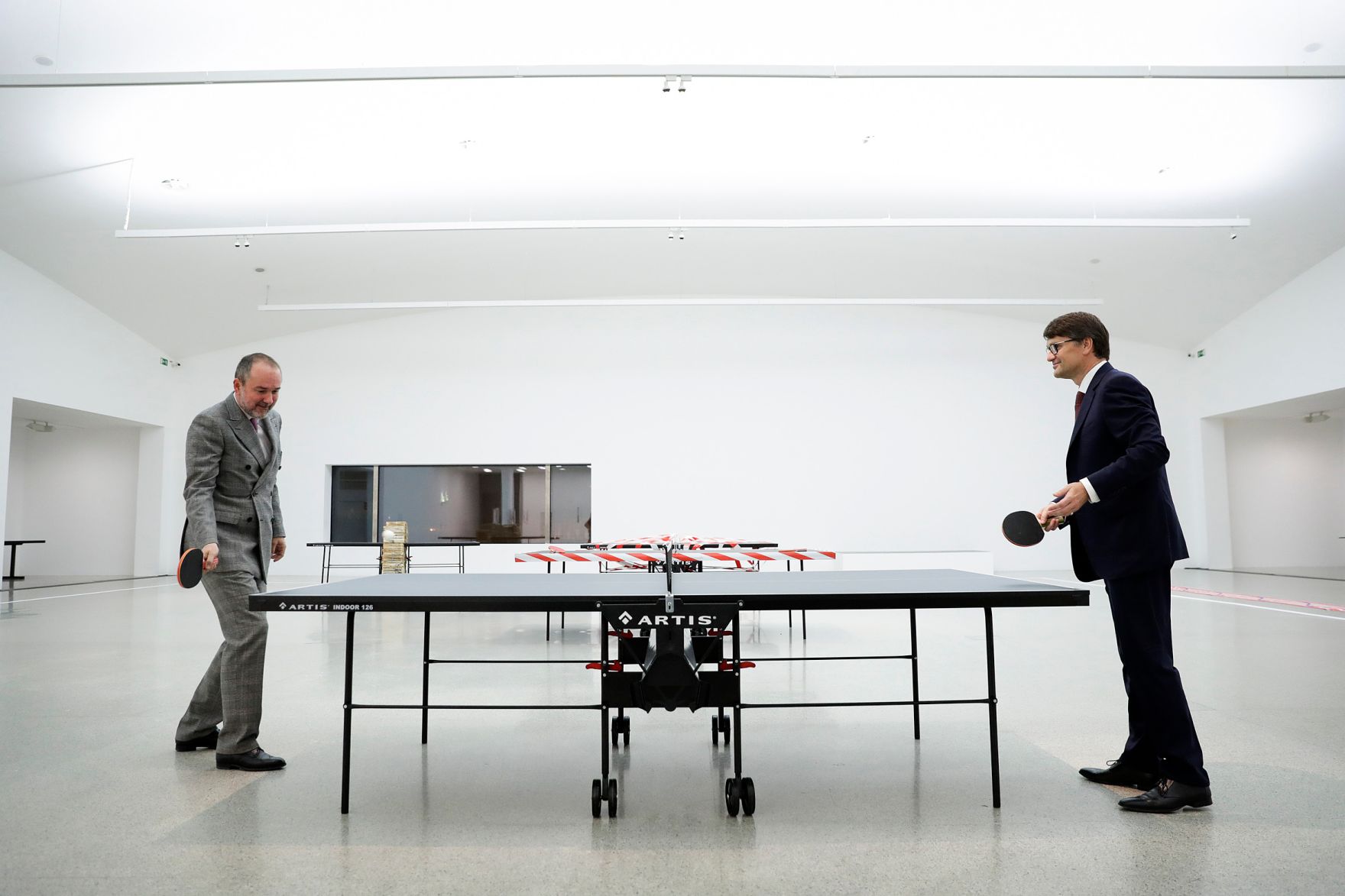 Am 24. November 2016 er&ouml;ffnete Kunst- und Kulturminister Thomas Drozdar (l.) die Ausstellung &quot;J&uacute;lius Koller - One Man Anti Show&quot; im MUMOK. Im Bild mit dem slowakische Kunstminister Marek Ma&iuml;ari&egrave; (r.).