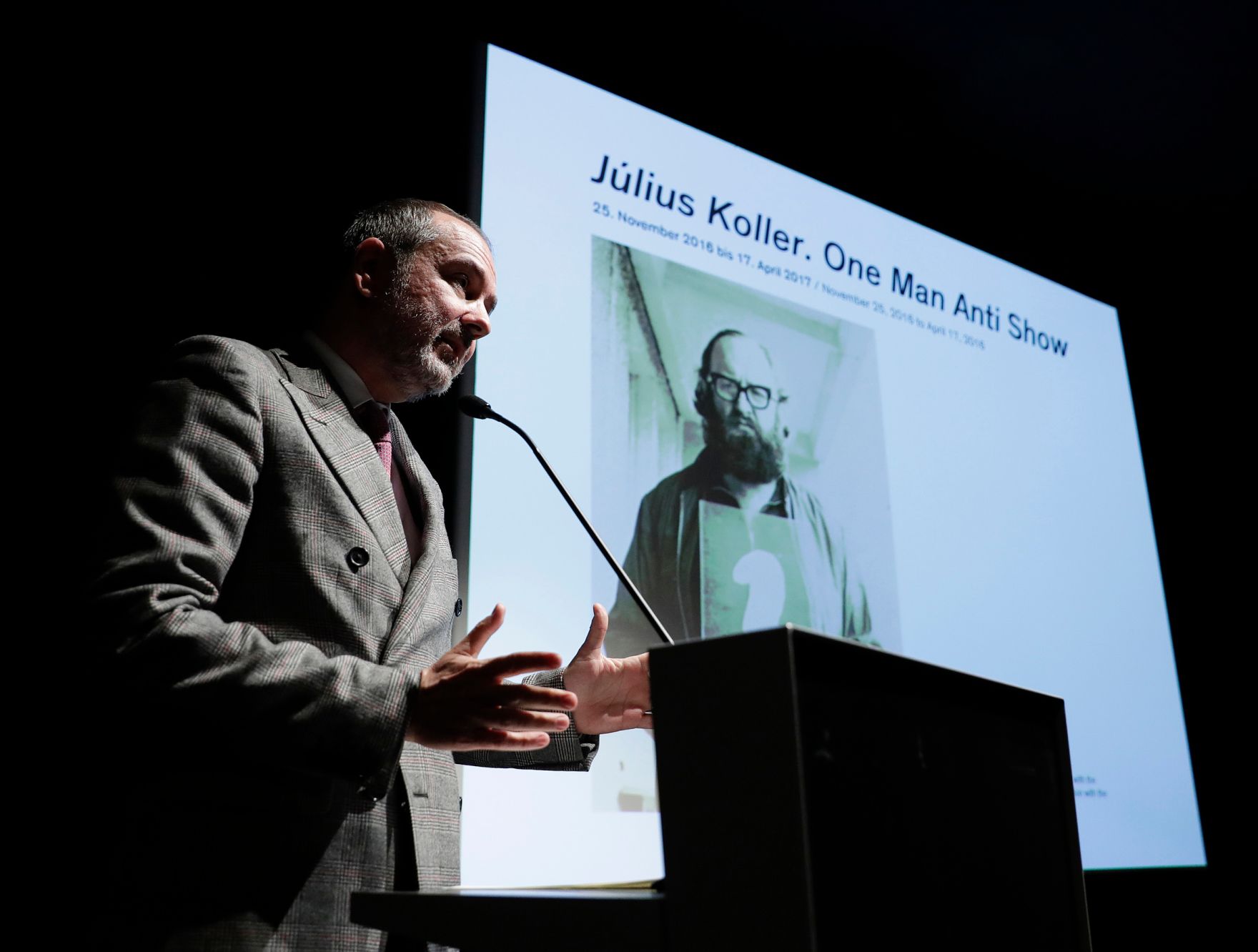 Am 24. November 2016 er&ouml;ffnete Kunst- und Kulturminister Thomas Drozdar die Ausstellung &quot;J&uacute;lius Koller - One Man Anti Show&quot; im MUMOK.
