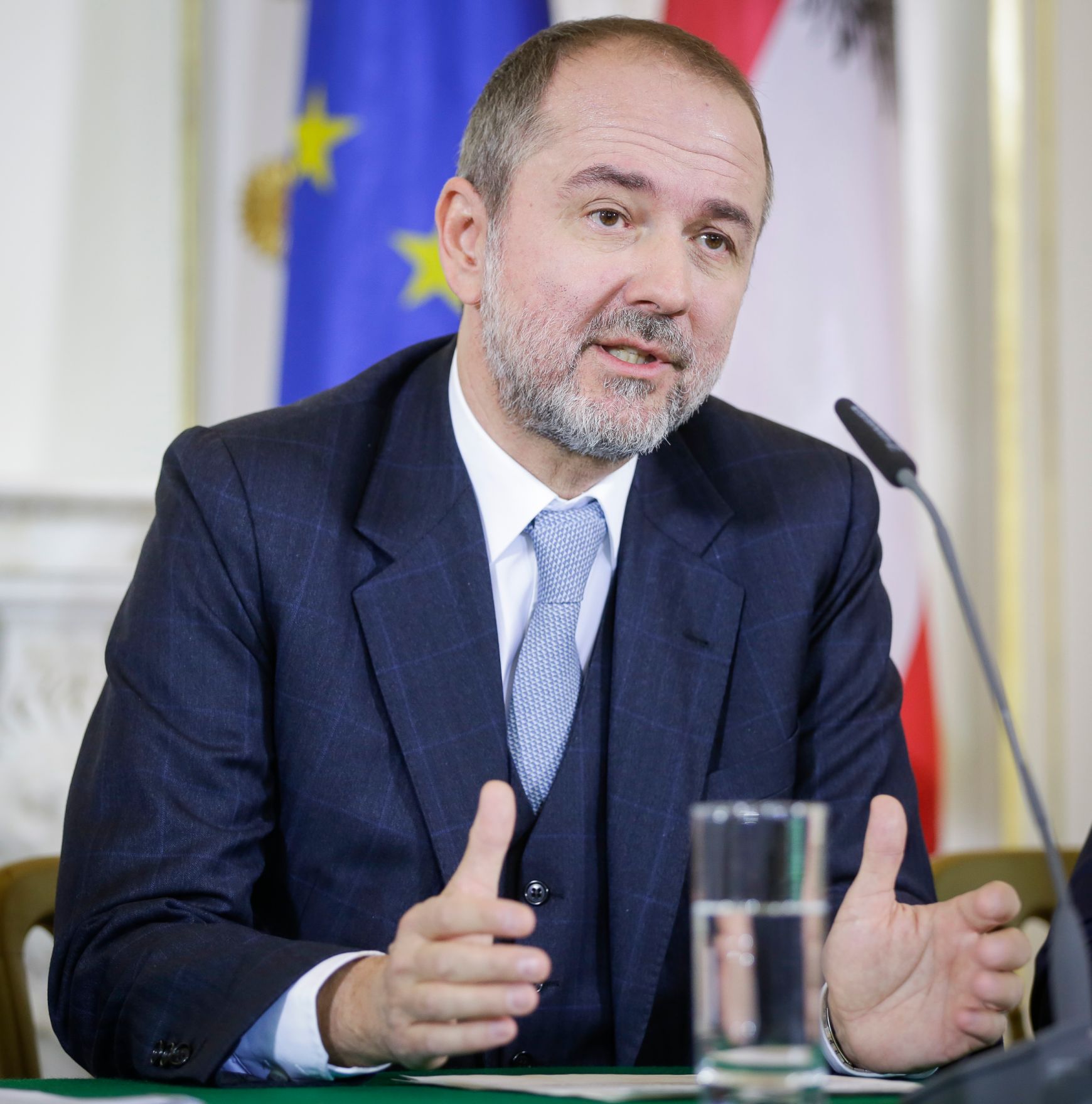 Am 29. November 2016 fand das Medienbriefing &uuml;ber die Regierungssitzung statt. Im Bild Kanzleramtsminister Thomas Drozda.