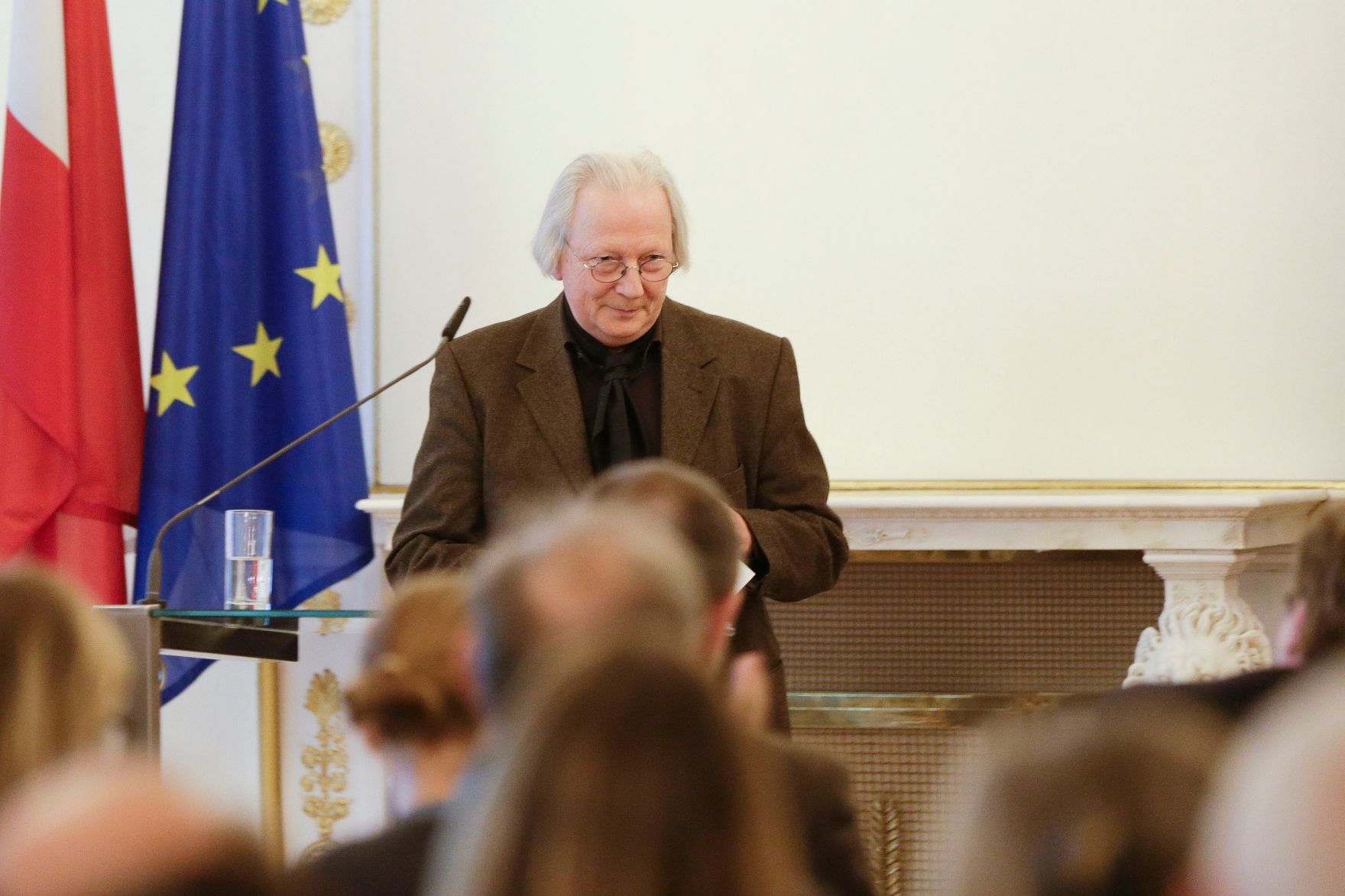 Am 30. November 2016 &uuml;berreichte Kunst- und Kulturminister Thomas Drozda das Gro&szlig;e Ehrenzeichen f&uuml;r Verdienste um die Republik &Ouml;sterreich an Peter Rosei. Im Bild der Laudator Kurt Neumann.