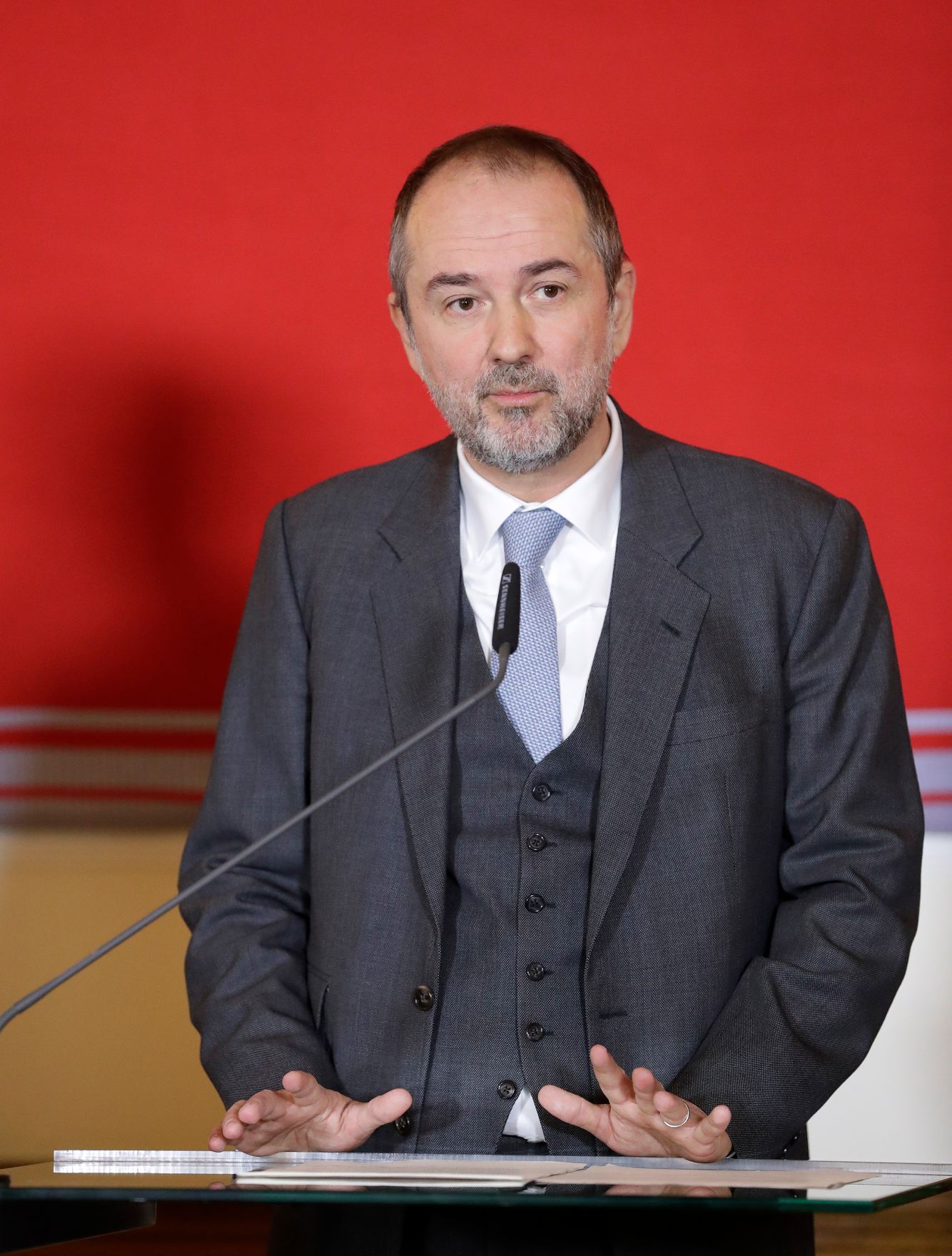 Am 21. Dezember 2016 gab Kunst- und Kulturminister Thomas Drozda (im Bild) gemeinsam mit Christian Kircher, Gesch&auml;ftsf&uuml;hrer der Bundestheater-Holding eine Pressekonferenz bez&uuml;glich der Bestellung der Direktion der Wiener Staatsoper ab 2020.