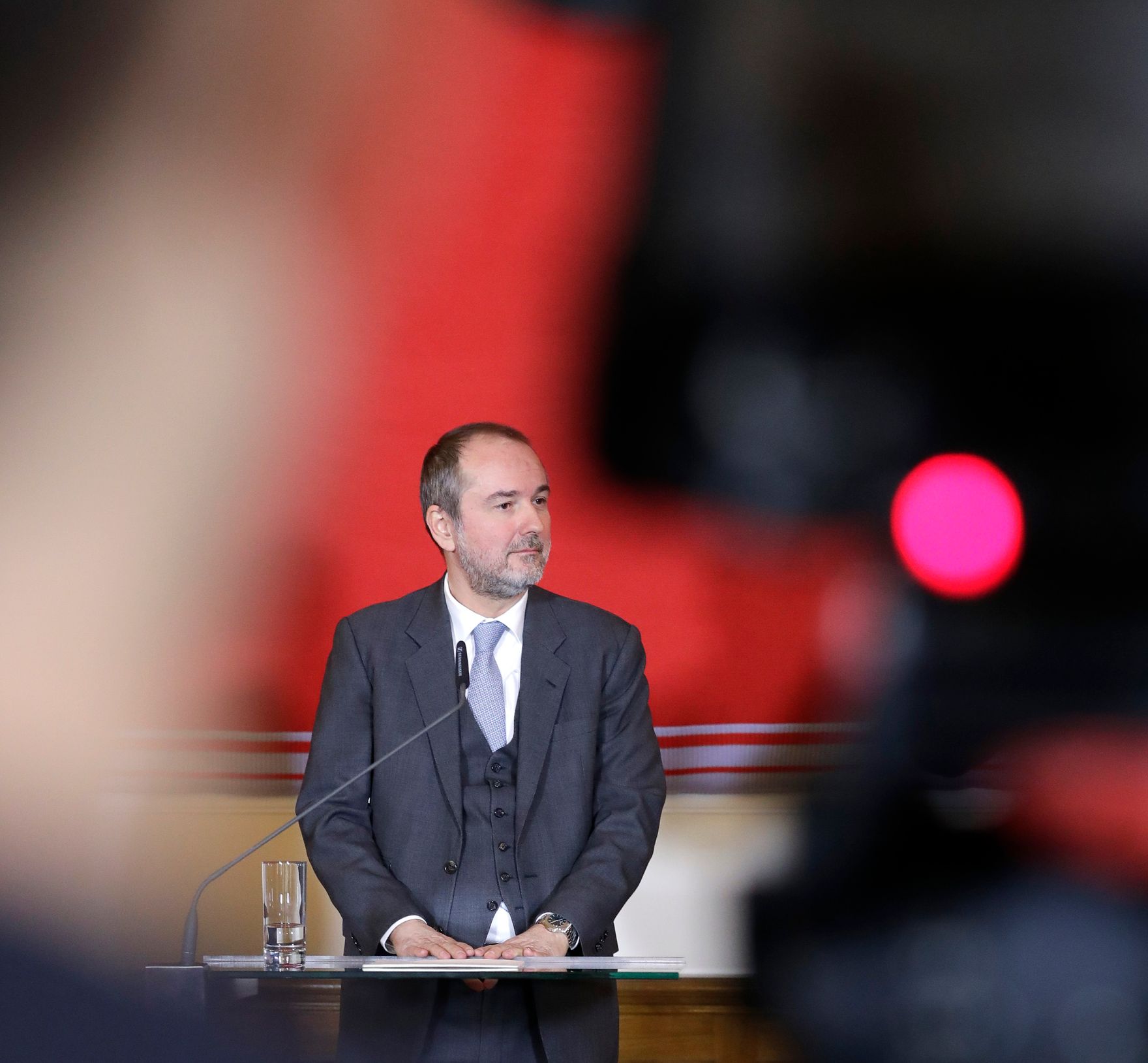 Am 21. Dezember 2016 gab Kunst- und Kulturminister Thomas Drozda (im Bild) gemeinsam mit Christian Kircher, Gesch&auml;ftsf&uuml;hrer der Bundestheater-Holding eine Pressekonferenz bez&uuml;glich der Bestellung der Direktion der Wiener Staatsoper ab 2020.