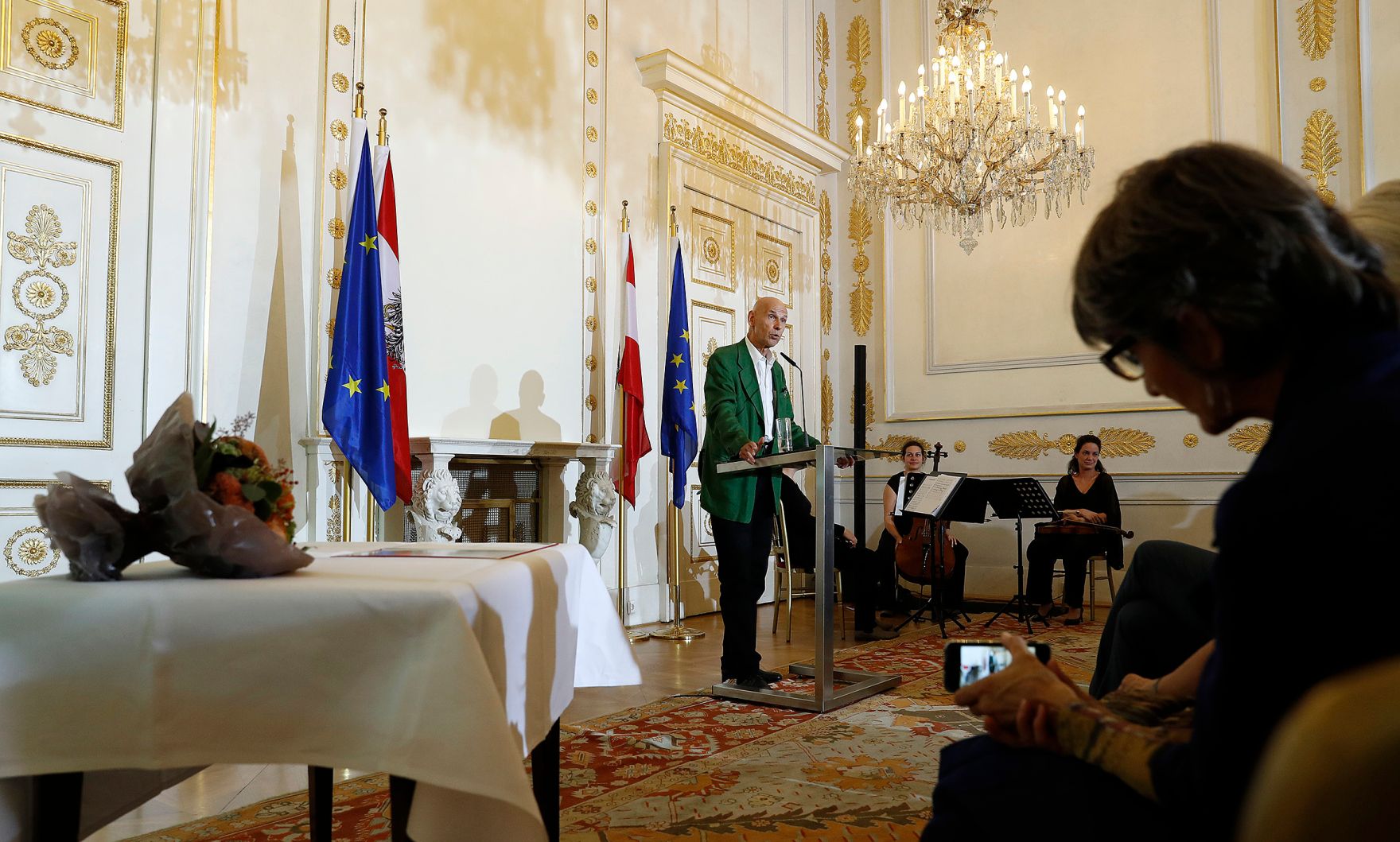 Am 29. September 2016 verlieh Kunst- und Kulturminister Thomas Drozda den Staatspreis f&uuml;r k&uuml;nstlerische Fotografie an Margherita Spiluttini. Im Bild Laudator Otto Kapfinger.