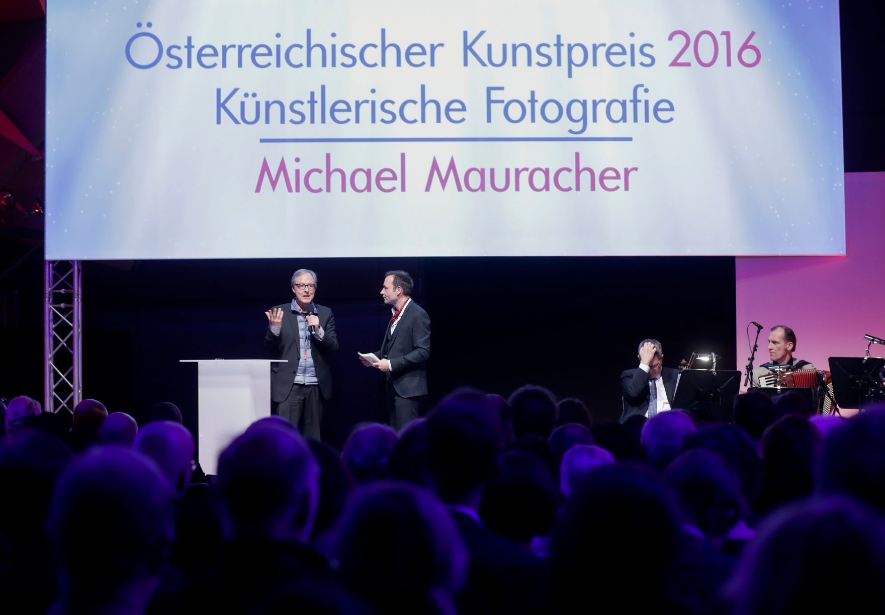 Am 25. J&auml;nner 2017 er&ouml;ffnete Kunst- und Kulturminister Thomas Drozda die Preisverleihung "&Ouml;sterreichischer Kunstpreis 2016". Im Bild der Preistr&auml;ger Michael Mauracher (l.).