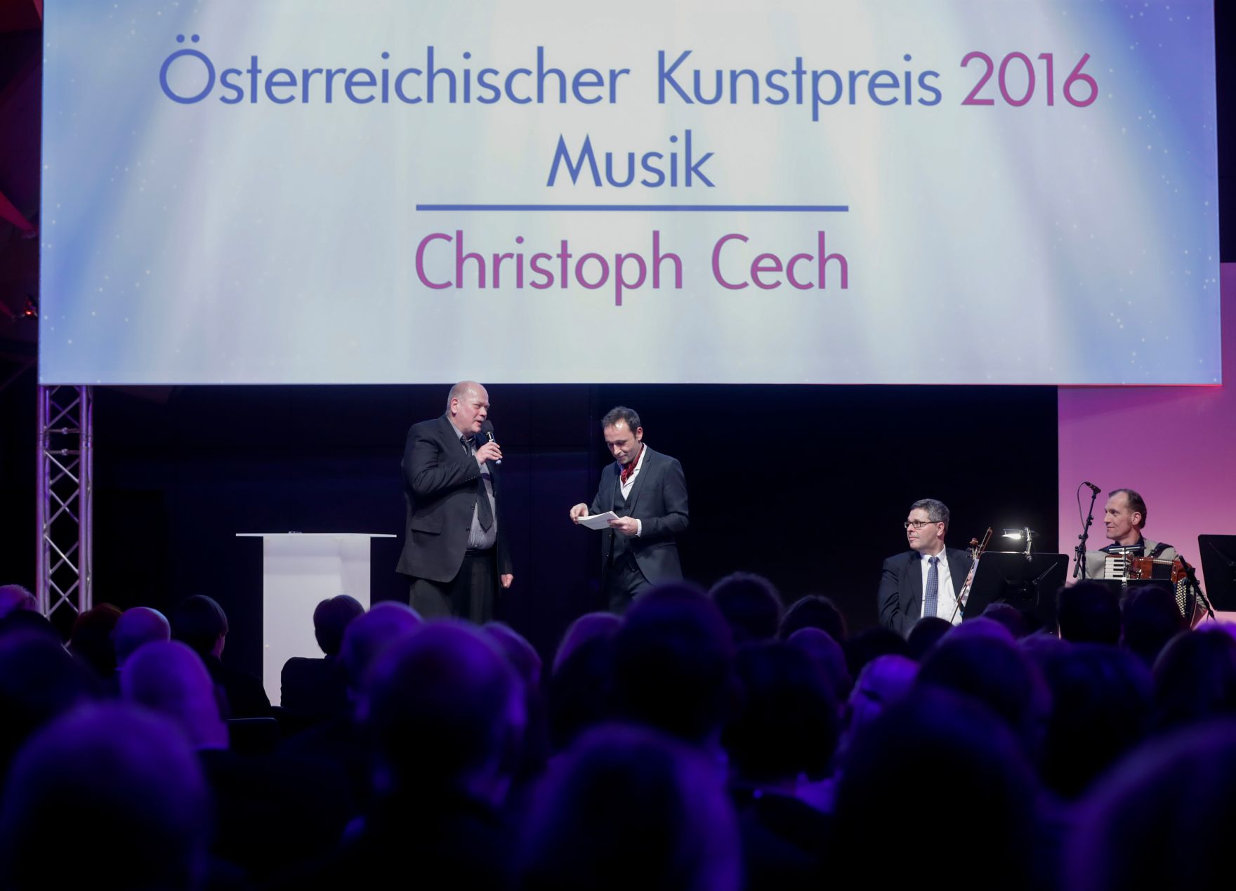 Am 25. J&auml;nner 2017 er&ouml;ffnete Kunst- und Kulturminister Thomas Drozda die Preisverleihung "&Ouml;sterreichischer Kunstpreis 2016". Im Bild der Preistr&auml;ger Christoph Cech (l.).