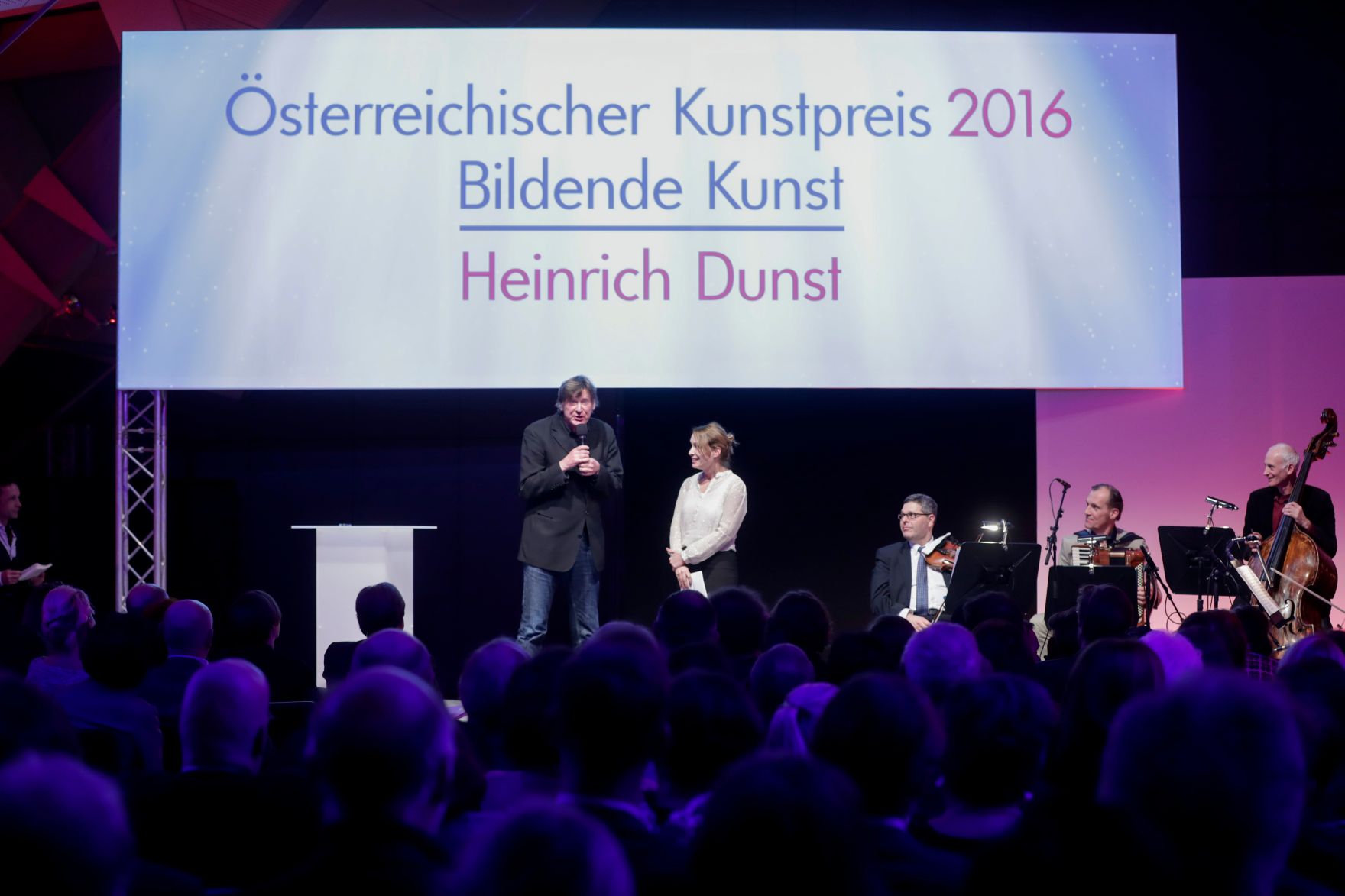 Am 25. J&auml;nner 2017 er&ouml;ffnete Kunst- und Kulturminister Thomas Drozda die Preisverleihung "&Ouml;sterreichischer Kunstpreis 2016".Im Bild der Preistr&auml;ger Heinrich Durst (l.).