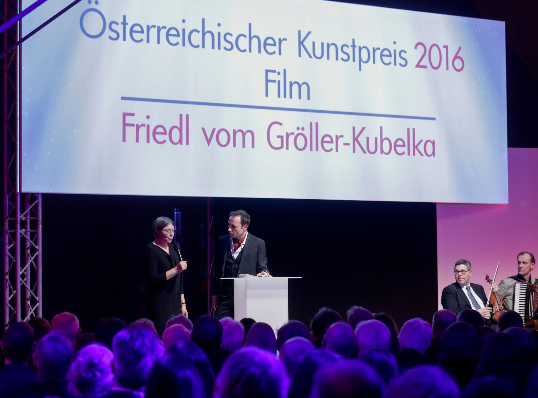 Am 25. J&auml;nner 2017 er&ouml;ffnete Kunst- und Kulturminister Thomas Drozda die Preisverleihung "&Ouml;sterreichischer Kunstpreis 2016". Im Bild die Preistr&auml;gerin Friedel vom Gr&ouml;ller-Kubelka (l.).