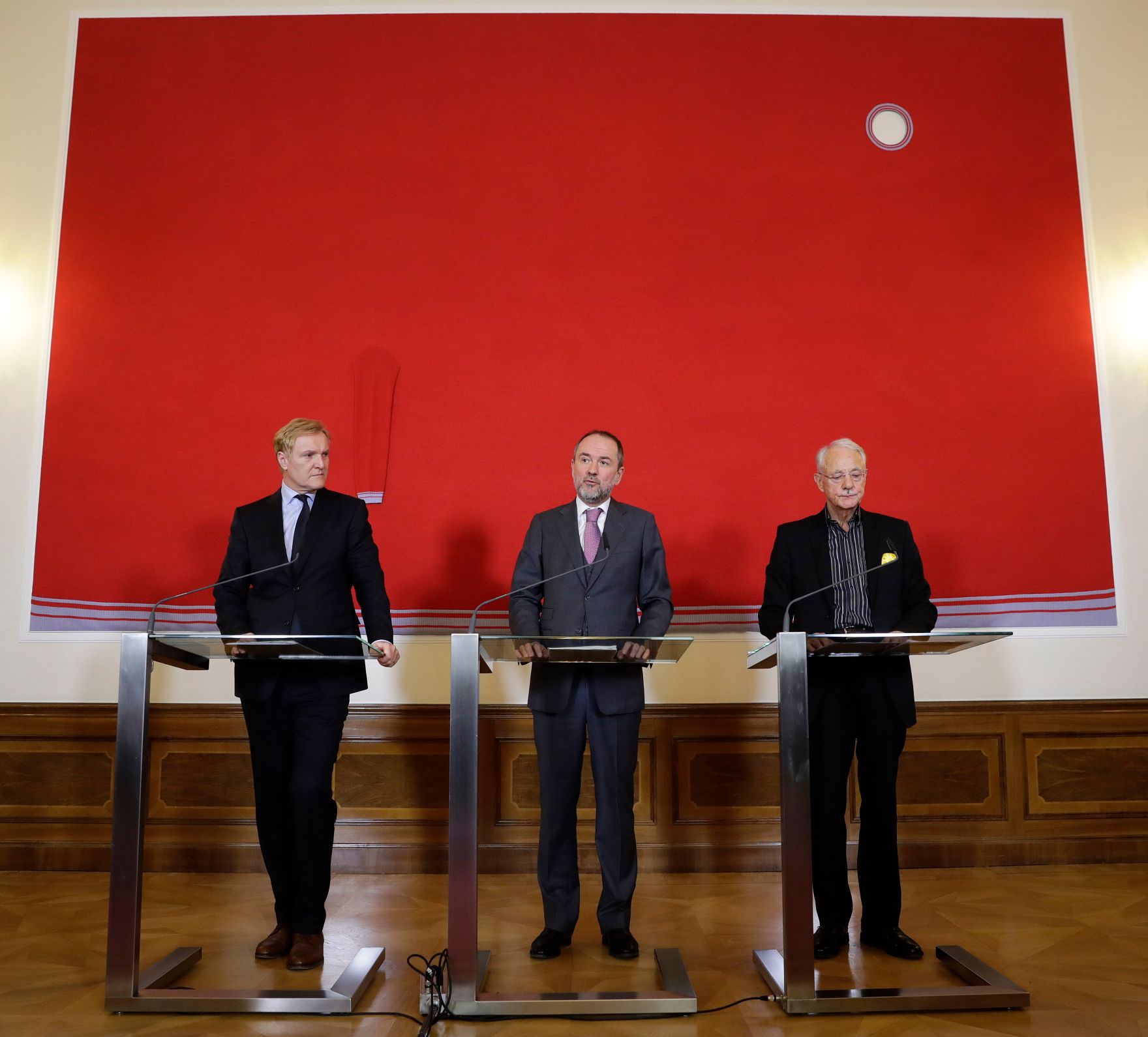 Am 16. Februar 2017 gab Kunst- und Kulturminister Thomas Drozda (m.) gemeinsam mit dem Direktor der Albertina Klaus Albrecht Schr&ouml;der (l.) und Karlheinz Essl (r.) eine Pressekonferenz zur &Uuml;bergabe der Sammlung Essl an die Albertina.