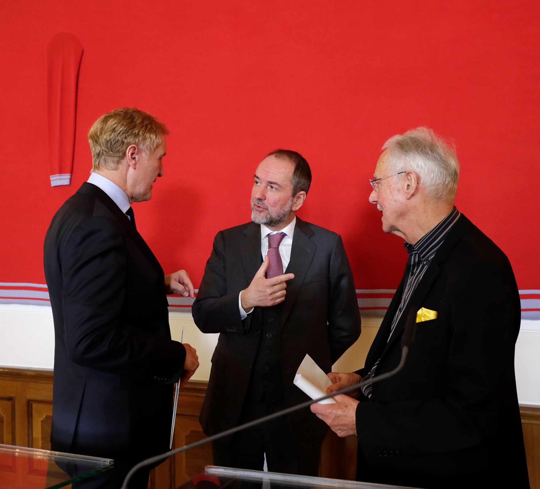 Am 16. Februar 2017 gab Kunst- und Kulturminister Thomas Drozda (m.) gemeinsam mit dem Direktor der Albertina Klaus Albrecht Schr&ouml;der (l.) und Karlheinz Essl (r.) eine Pressekonferenz zur &Uuml;bergabe der Sammlung Essl an die Albertina.