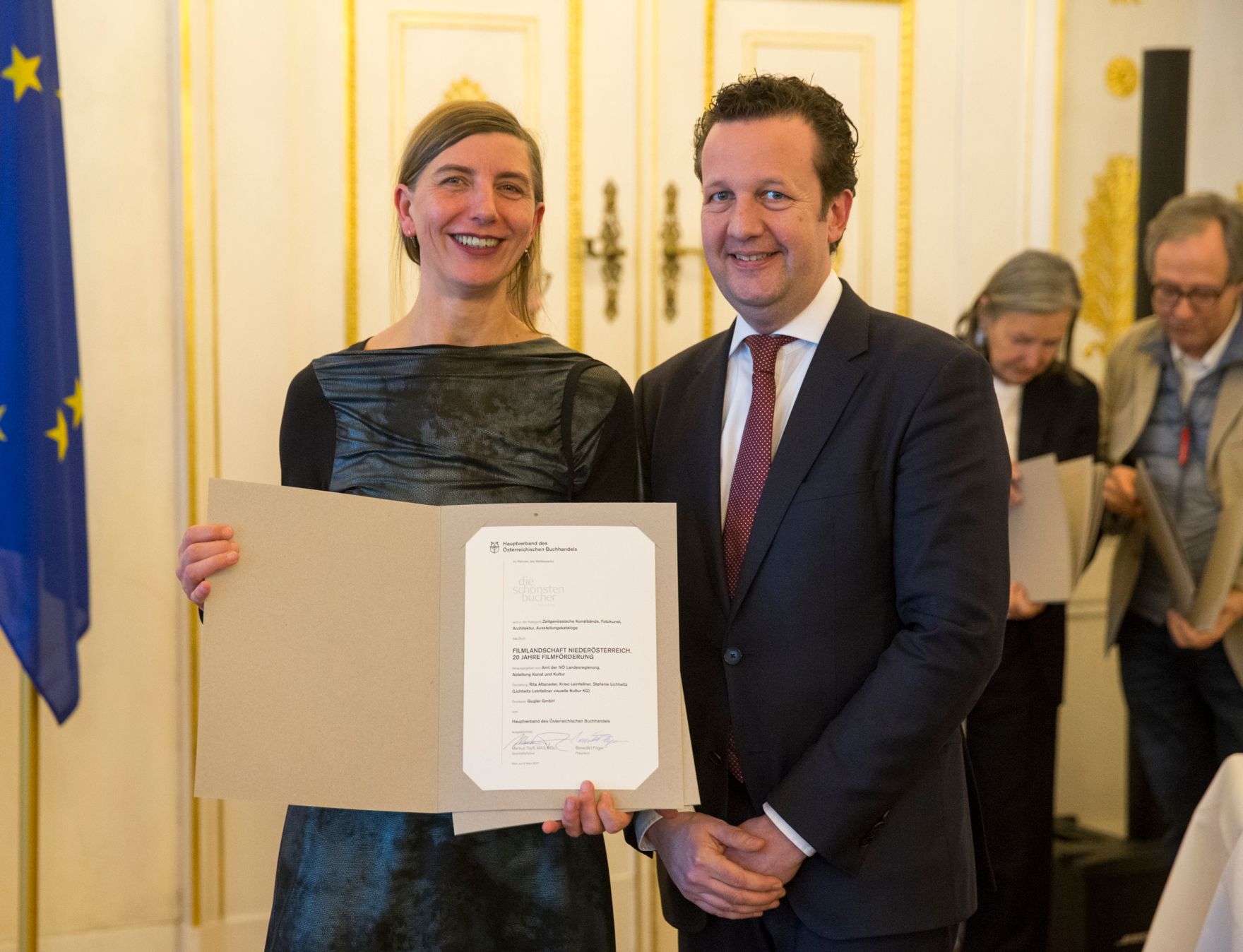 Am 9. M&auml;rz 2017 fand die Staatspreisverleihung f&uuml;r die "Sch&ouml;nsten B&uuml;cher &Ouml;sterreichs" statt. Im Bild der Pr&auml;sident des Hauptverbandes des &Ouml;sterreichischen Buchhandels, Benedikt F&ouml;ger (r.) mit Stefanie Lichtwitz (l.).