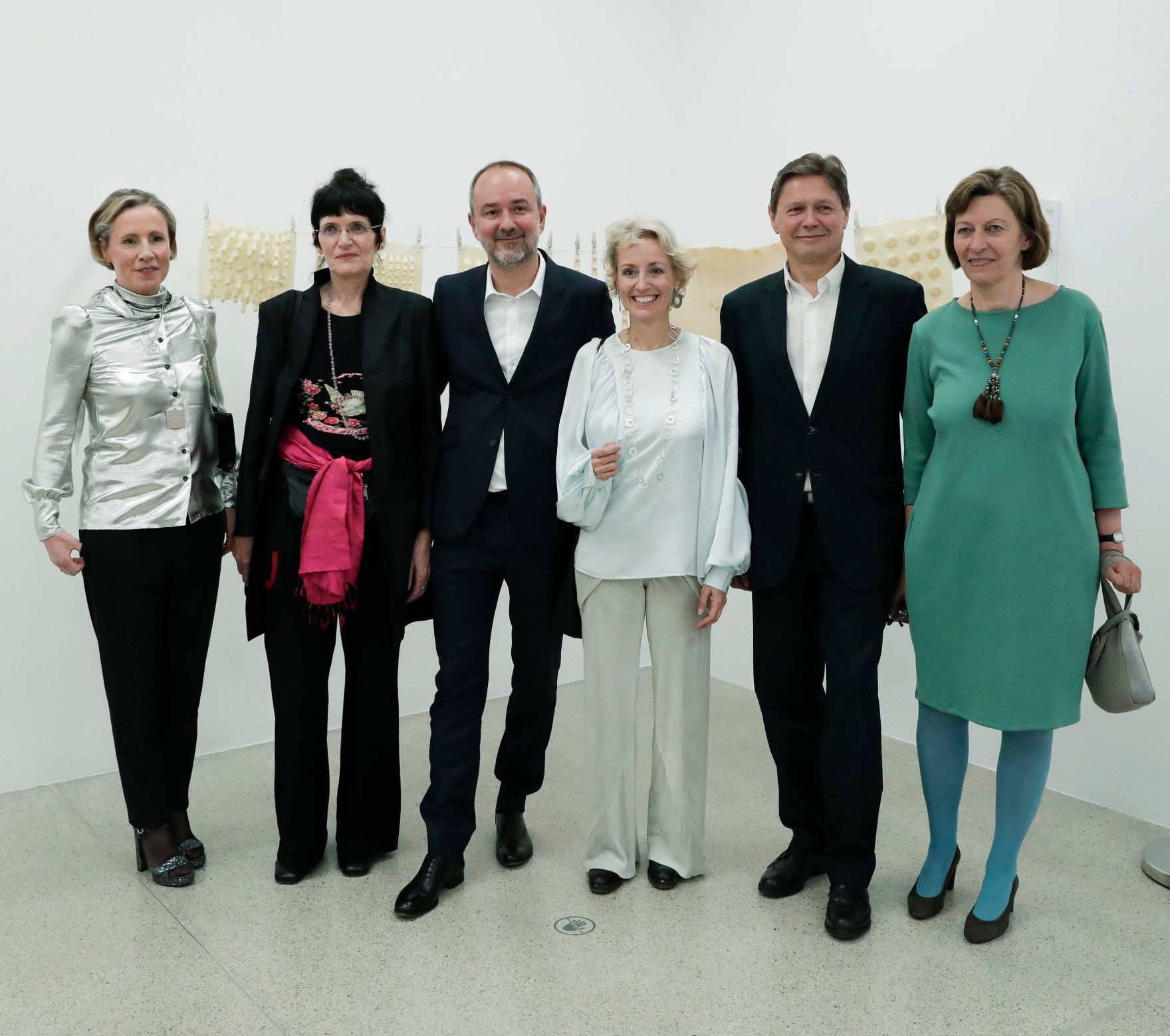 Am 5. Mai 2017 er&ouml;ffnete Kunst- und Kulturminister Thomas Drozda (m.) die Ausstellung - Feministische Avantgarde der 1970er-Jahre - im MUMOK.