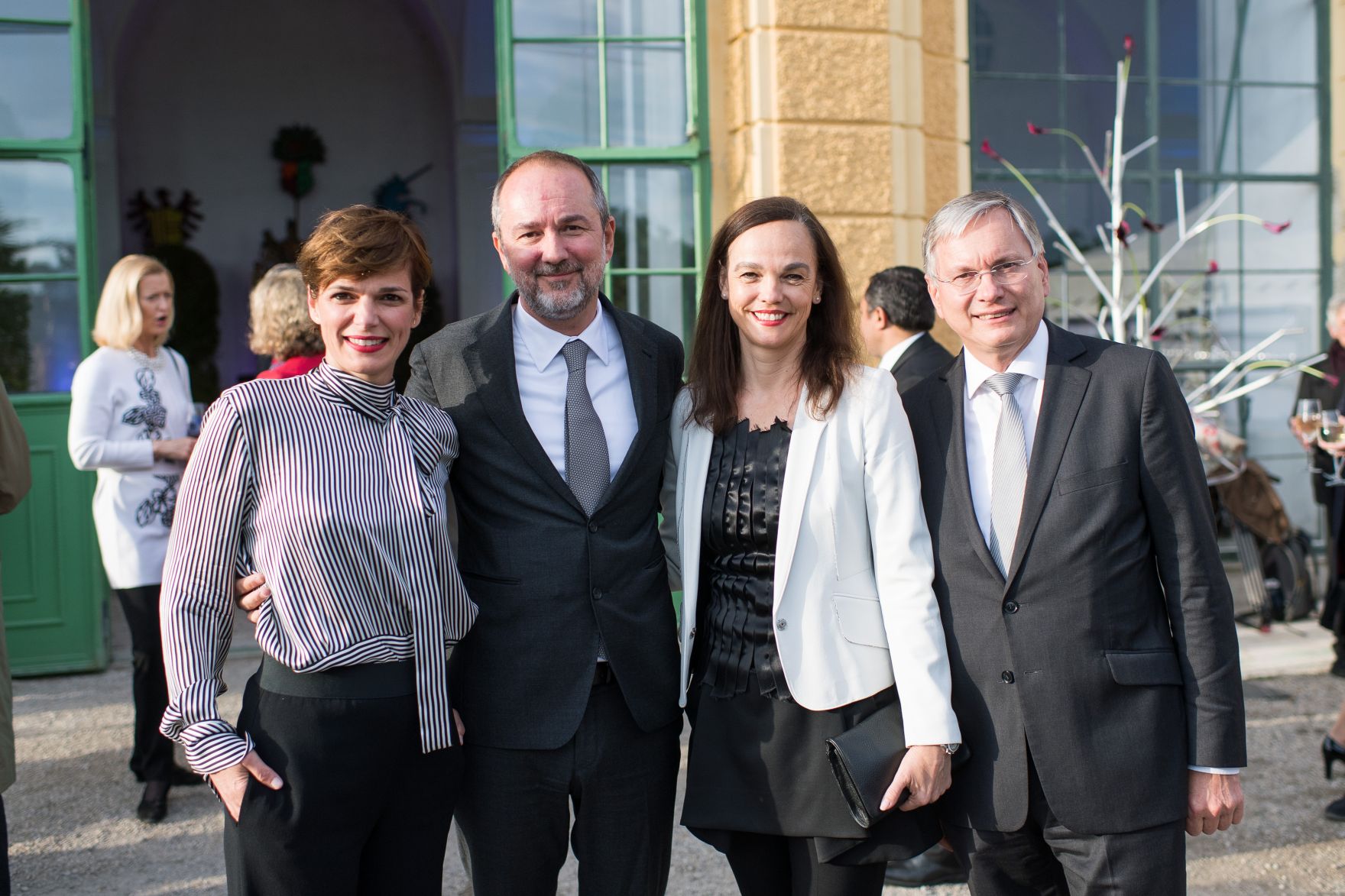 Am 25. Mai 2017 lud Kunst- und Kulturminister Thomas Drozda (2.v.l.) zum Empfang in der Orangerie anl&auml;sslich des Sommernachtskonzert der Wiener Philharmoniker. Im Bild mit Gesundheitsministerin Pamela Rendi-Wagner, Bildungsministerin Sonja Hammerschmid und Sozialminister Alois St&ouml;ger