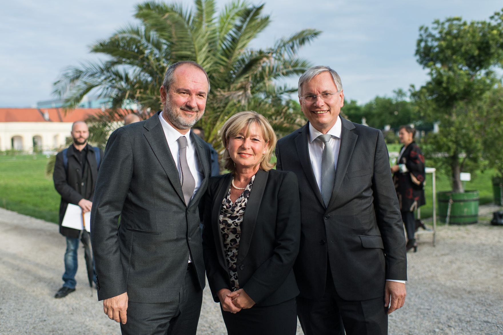 Am 25. Mai 2017 lud Kunst- und Kulturminister Thomas Drozda (l.) zum Empfang in der Orangerie anl&auml;sslich des Sommernachtskonzert der Wiener Philharmoniker. Im Bild mit Sozialminister Alois St&ouml;ger mit seiner Frau Karin