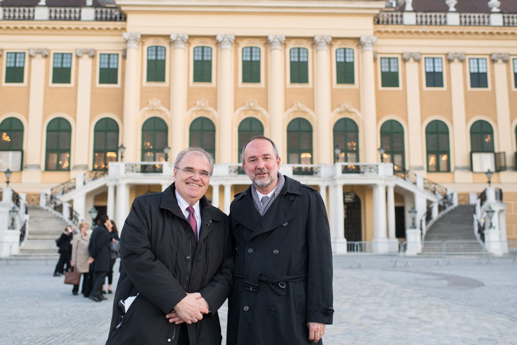 Am 25. Mai 2017 lud Kunst- und Kulturminister Thomas Drozda (r.) zum Empfang in der Orangerie anl&auml;sslich des Sommernachtskonzert der Wiener Philharmoniker. Im Bild mit Vizekanzler und Justizminister Wolfgang Brandstetter