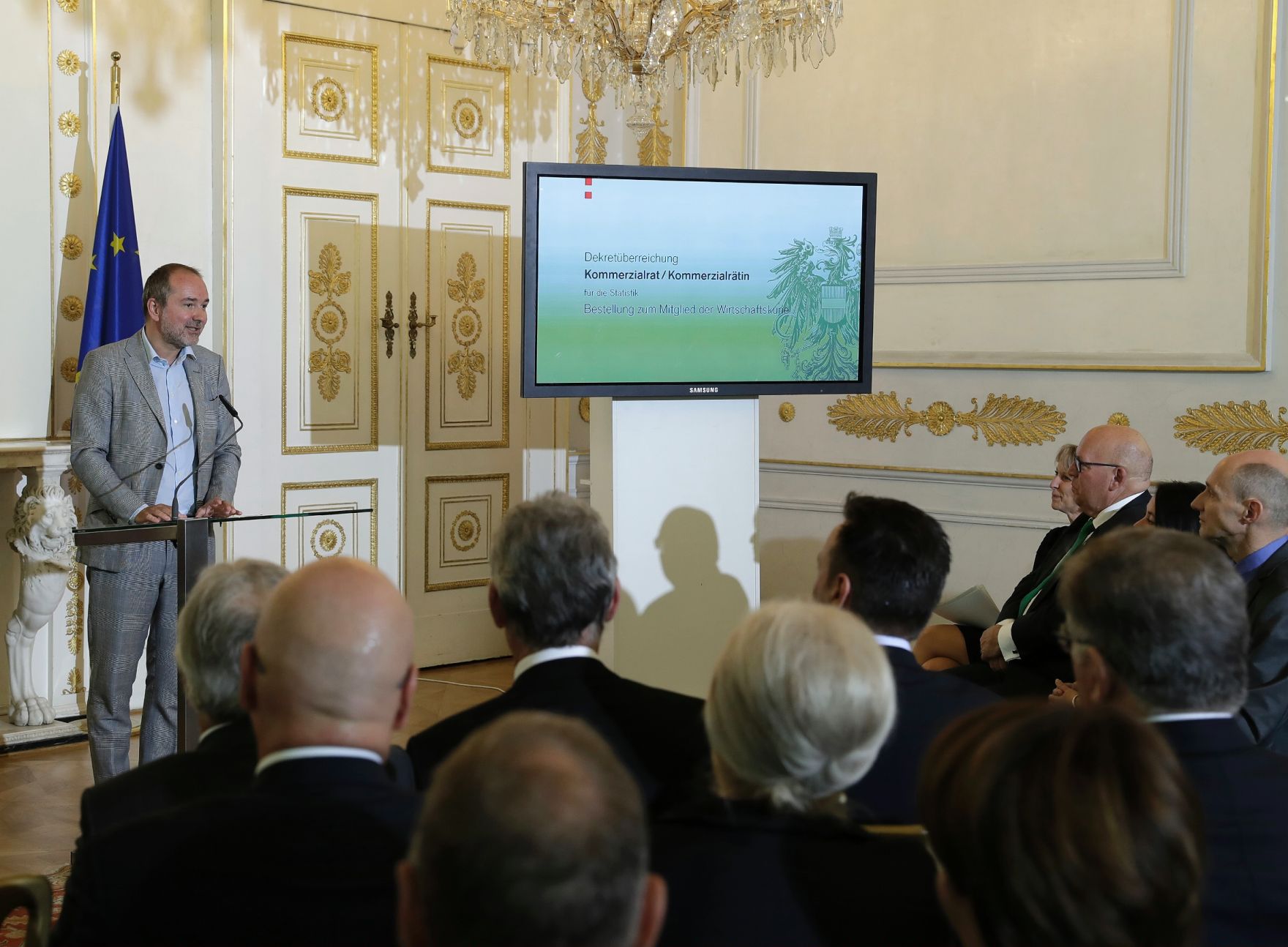 Am 31. Mai 2017 bestellte der Bundeskanzler Vertreterinnen und Vertreter der Wirtschaft zu Mitgliedern der bei der Bundesanstalt "Statistik &Ouml;sterreich" eingerichteten Wirtschaftskurie. Im Bild Kanzleramtsminister Thomas Drozda.