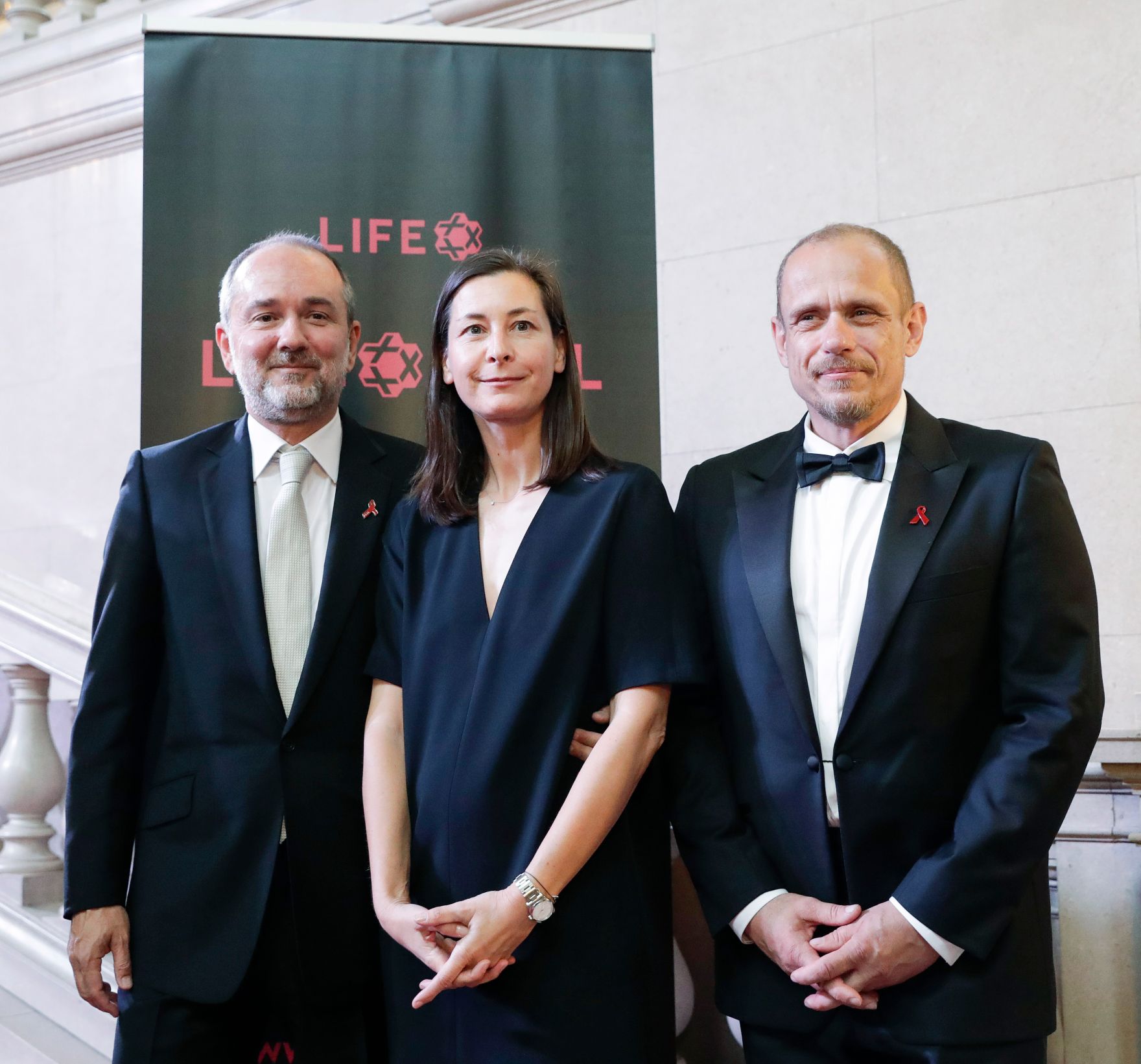 Am 6. Juni 2017 besuchte Kunst- und Kulturminister Thomas Drozda (l.) das Life-Ball Celebration Concert im Burgtheater. Im Bild mit Isabella Drozda (m.) und Gery Keszler (r.).