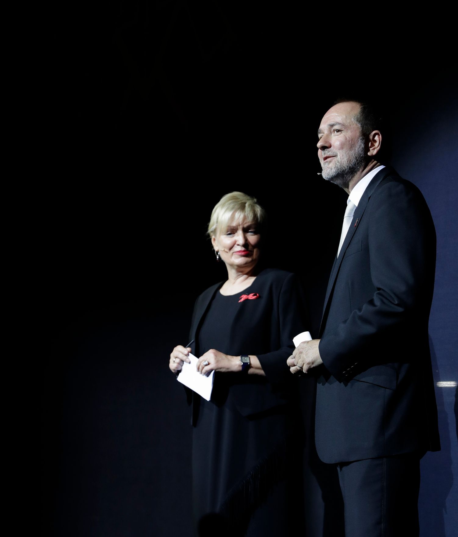 Am 6. Juni 2017 besuchte Kunst- und Kulturminister Thomas Drozda (r.) das Life-Ball Celebration Concert im Burgtheater. Im Bild mit Burgtheater-Direktorin Karin Bergmann (l.).