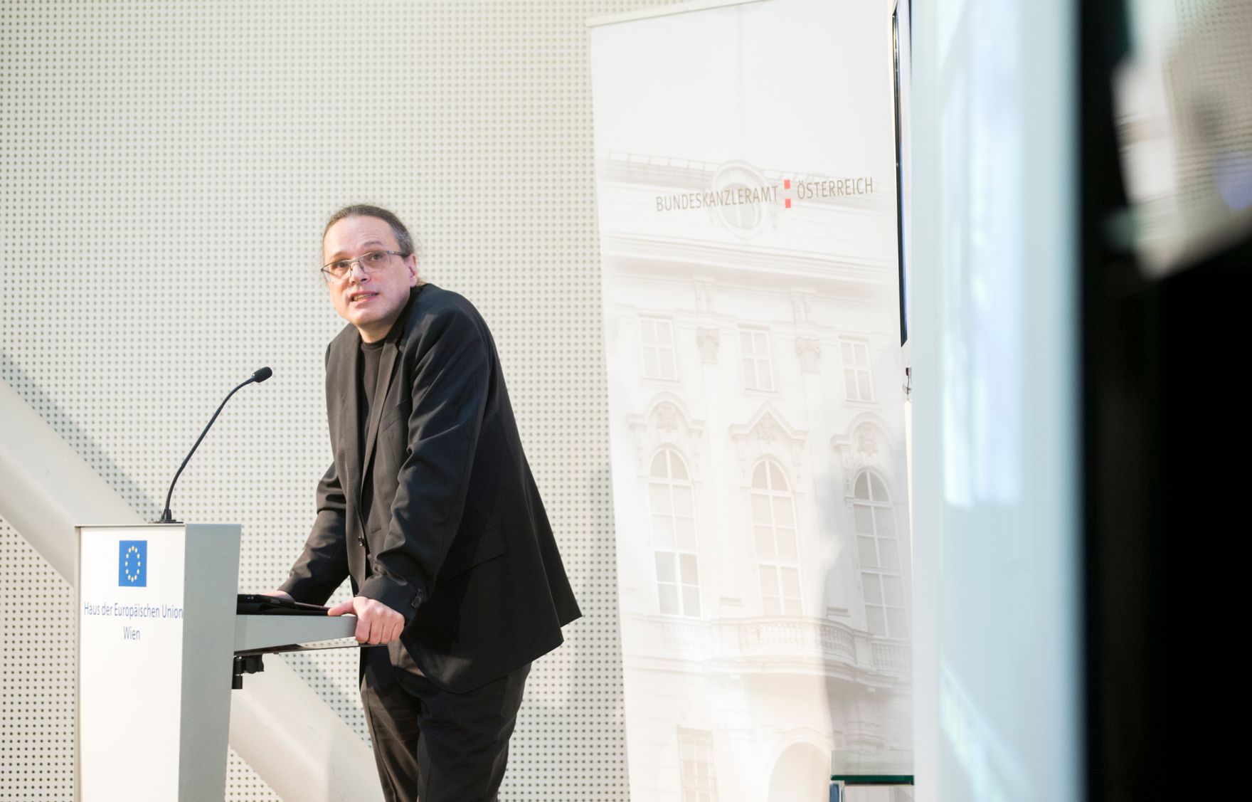 Am 9. Juni 2017 nahm Kunst- und Kulturminister Thomas Drozda an der Veranstaltung "Europ&auml;ische Kulturhauptstadt 2024 - Mehr Kultur durch mehr Europa" teil. Im Bild Gerfried Stocker, k&uuml;nstlerischer Gesch&auml;ftsf&uuml;hrer Ars Electronica.