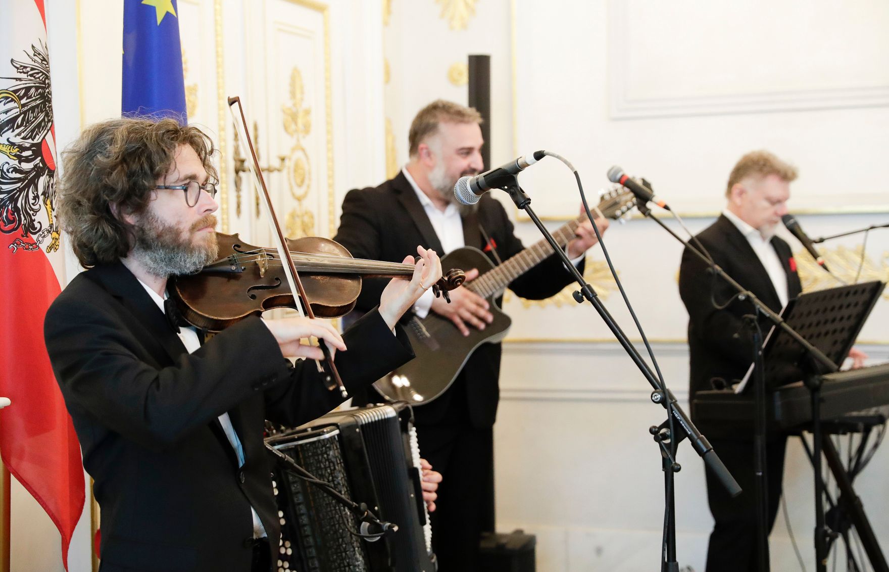 Am 12. Juni 2017 &uuml;berreichte Kunst- und Kulturminister Thomas Drozda das Goldene Ehrenzeichen f&uuml;r Verdienste um die Republik &Ouml;sterreich an Desir&eacute;e Treichl-St&uuml;rgkh.