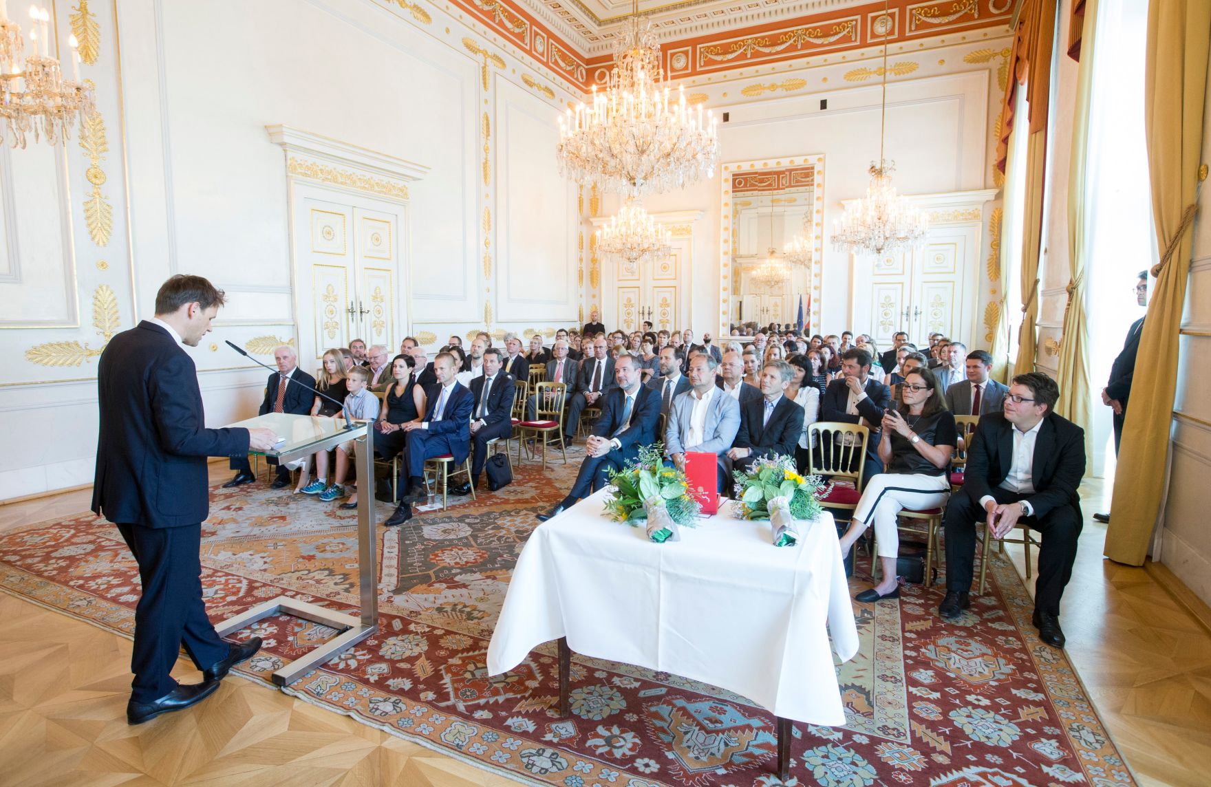 Am 11. Juli 2017 &uuml;berreichte Kanzleramtsminister Thomas Drozda das Gro&szlig;e Silberne Ehrenzeichen mit dem Stern f&uuml;r Verdienste um die Republik &Ouml;sterreich an Sektionschef Gerhard Hesse.