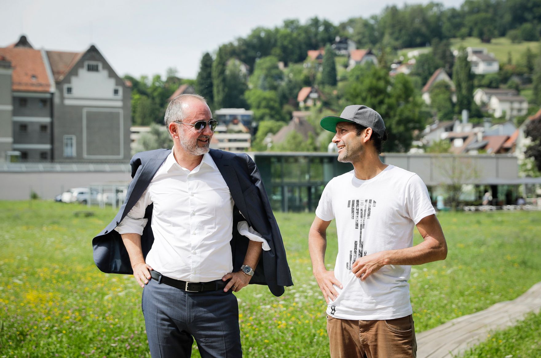 Am 19. Juli 2017 besuchte Kunst- und Kulturminister Thomas Drozda (l.) die Er&ouml;ffnung der Bregenzer Festspiele in Vorarlberg. Im Bild beim Besuch der Poolbar in Feldkirch.