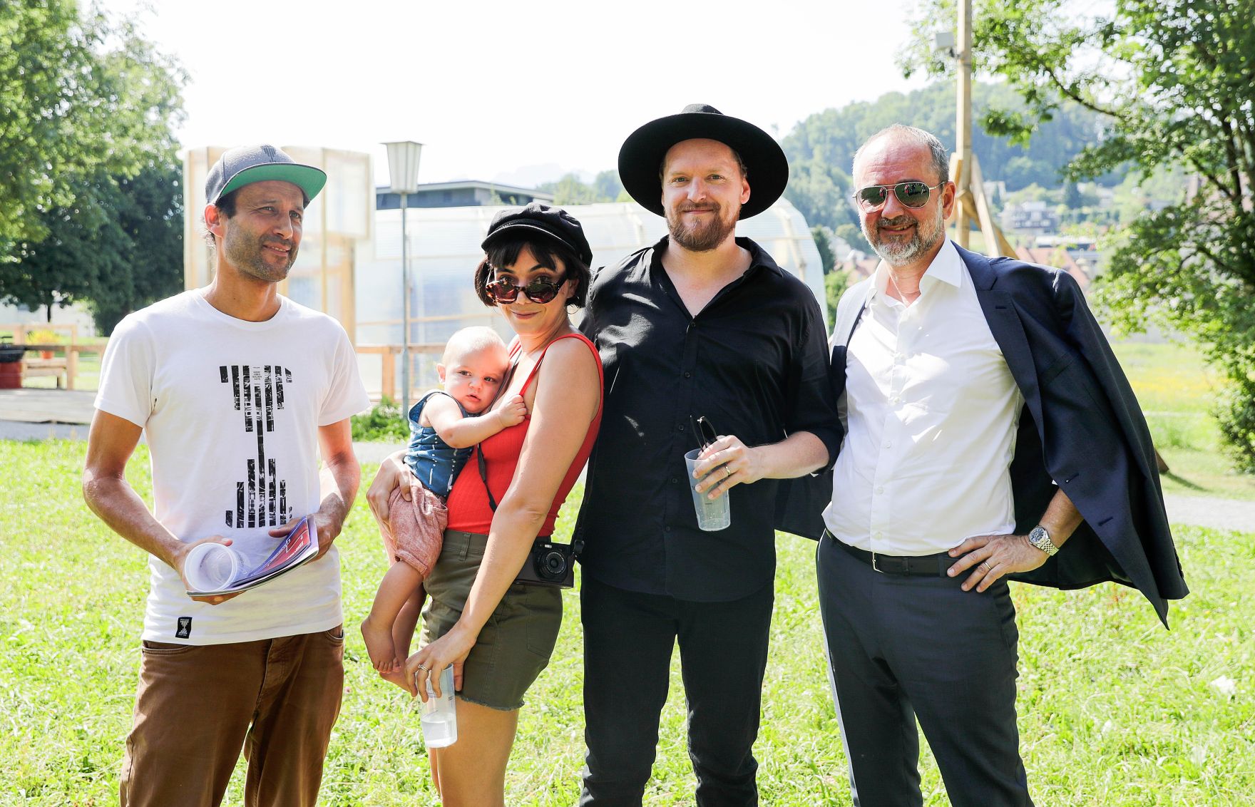Am 19. Juli 2017 besuchte Kunst- und Kulturminister Thomas Drozda (r.) die Er&ouml;ffnung der Bregenzer Festspiele in Vorarlberg. Im Bild beim Besuch der Poolbar in Feldkirch.