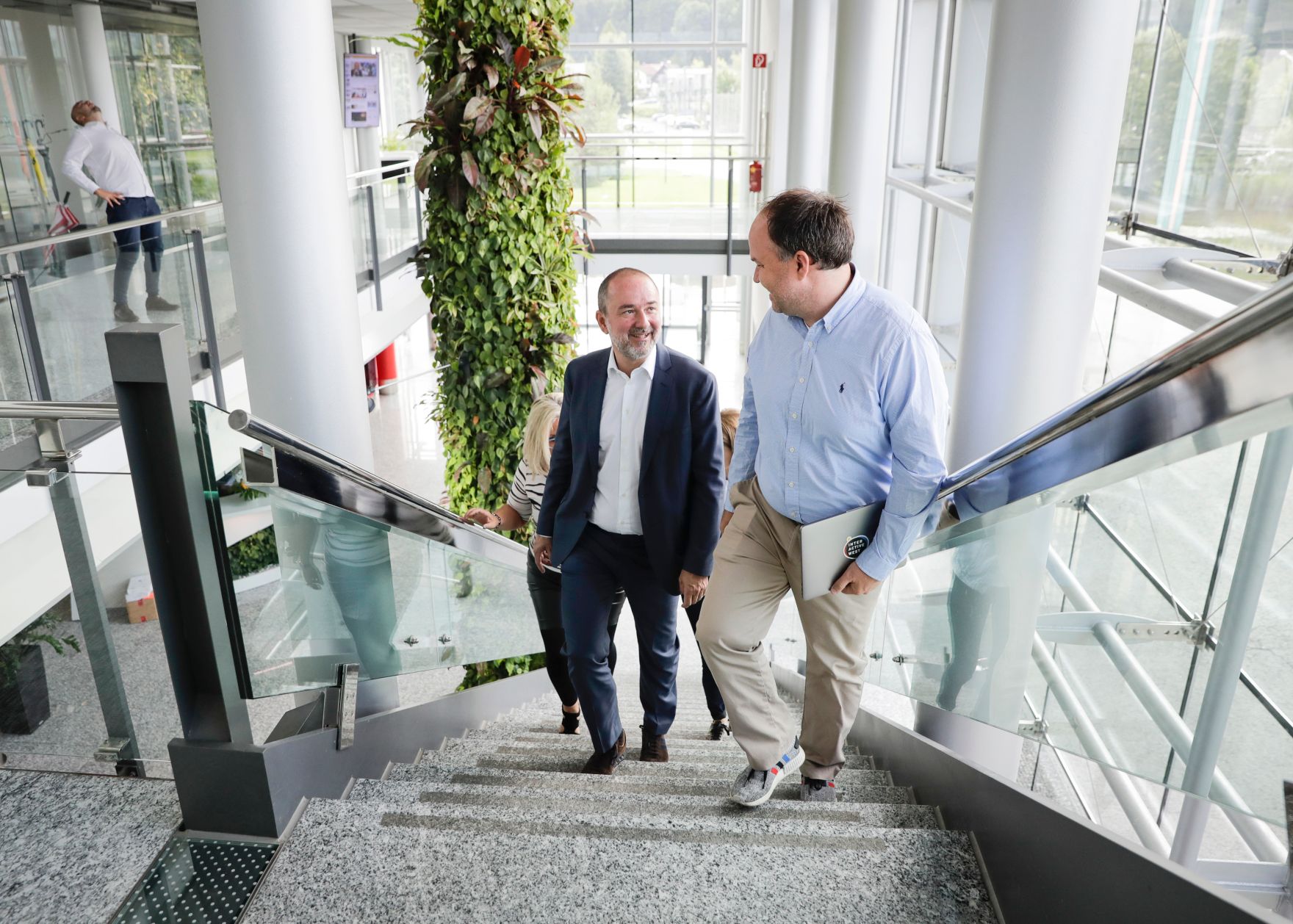 Am 20. Juli 2017 besuchte Kunst- und Kulturminister Thomas Drozda (l.) das Medienhaus im Zuge der Bregenzer Festspiele in Vorarlberg.