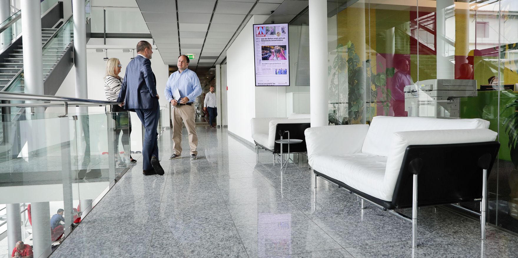 Am 20. Juli 2017 besuchte Kunst- und Kulturminister Thomas Drozda (l.) das Medienhaus im Zuge der Bregenzer Festspiele in Vorarlberg.