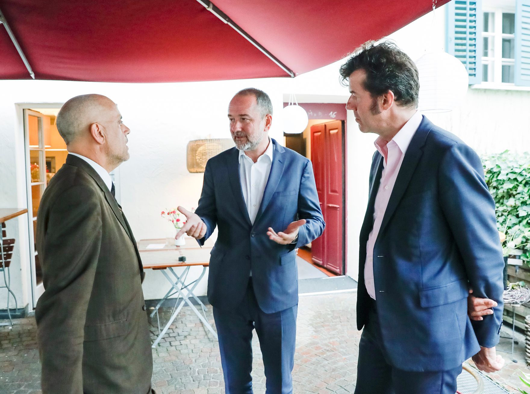 Am 20. Juli 2017 empfing Kunst- und Kulturminister Thomas Drozda (m.) Stefan Sagmeister (r.) und Gerald Matt (l.) zu einem Gespr&auml;ch im Zuge der Bregenzer Festspiele in Vorarlberg.