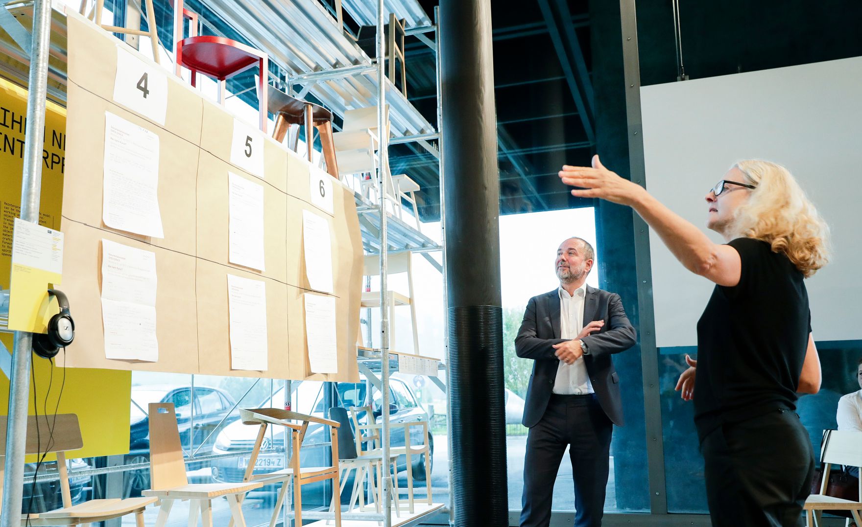 Am 20. Juli 2017 besuchte Kunst- und Kulturminister Thomas Drozda (l.) den Werkraum Bregenzerwald im Zuge der Bregenzer Festspiele in Vorarlberg.