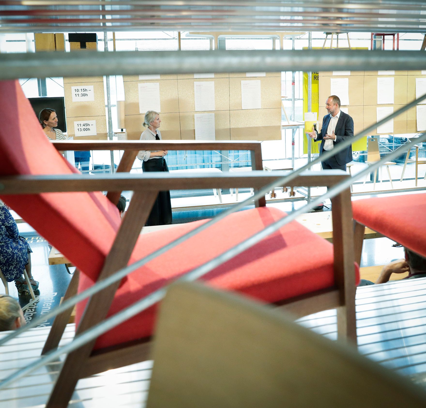 Am 20. Juli 2017 besuchte Kunst- und Kulturminister Thomas Drozda (r.) den Werkraum Bregenzerwald im Zuge der Bregenzer Festspiele in Vorarlberg.