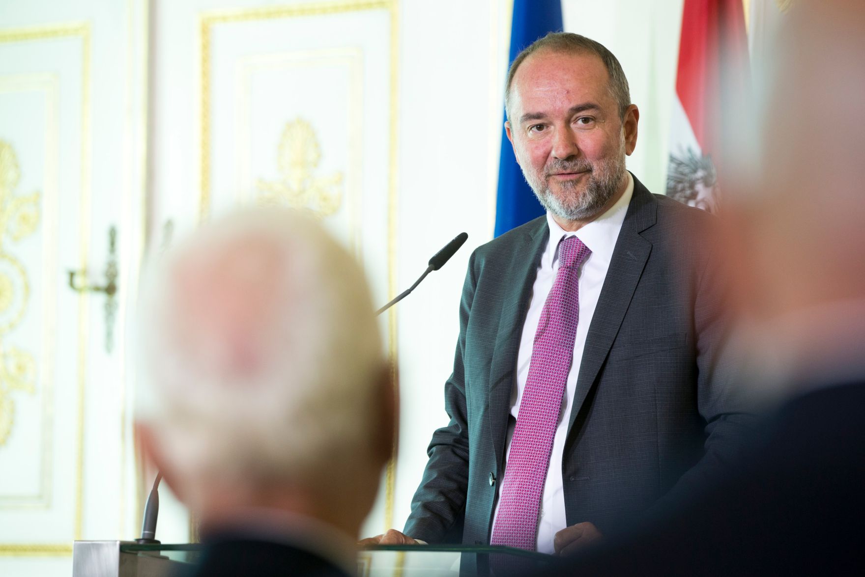 Am 25. Juli 2017 &uuml;berreichte Kunst- und Kulturminister Thomas Drozda (im Bild) das Goldene Ehrenzeichen f&uuml;r Verdienste um die Republik &Ouml;sterreich an Klaus Eberhartinger.