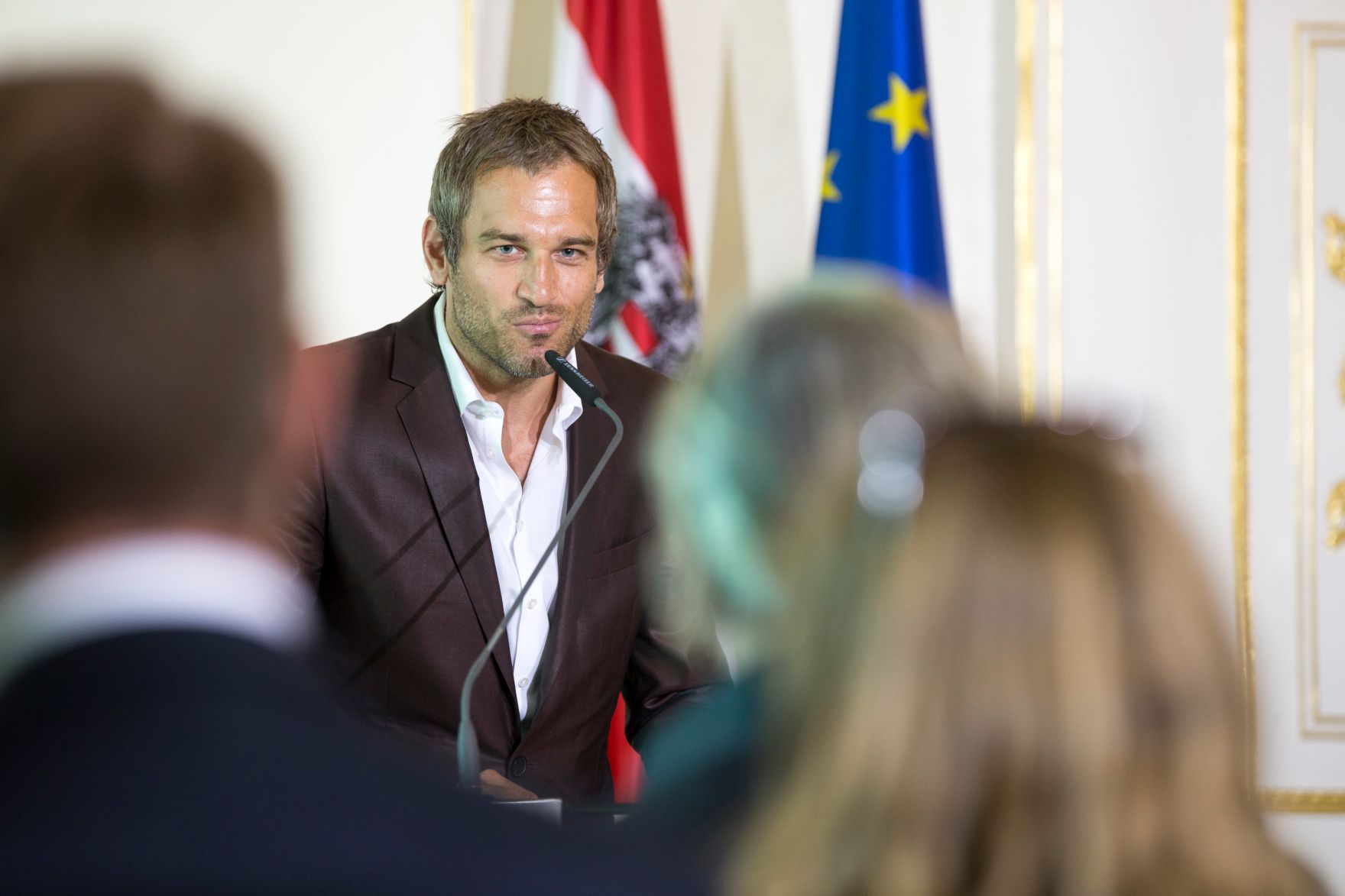 Am 25. Juli 2017 &uuml;berreichte Kunst- und Kulturminister Thomas Drozda das Goldene Ehrenzeichen f&uuml;r Verdienste um die Republik &Ouml;sterreich an Klaus Eberhartinger. Im Bild der Laudator Rainer Pototschnig.