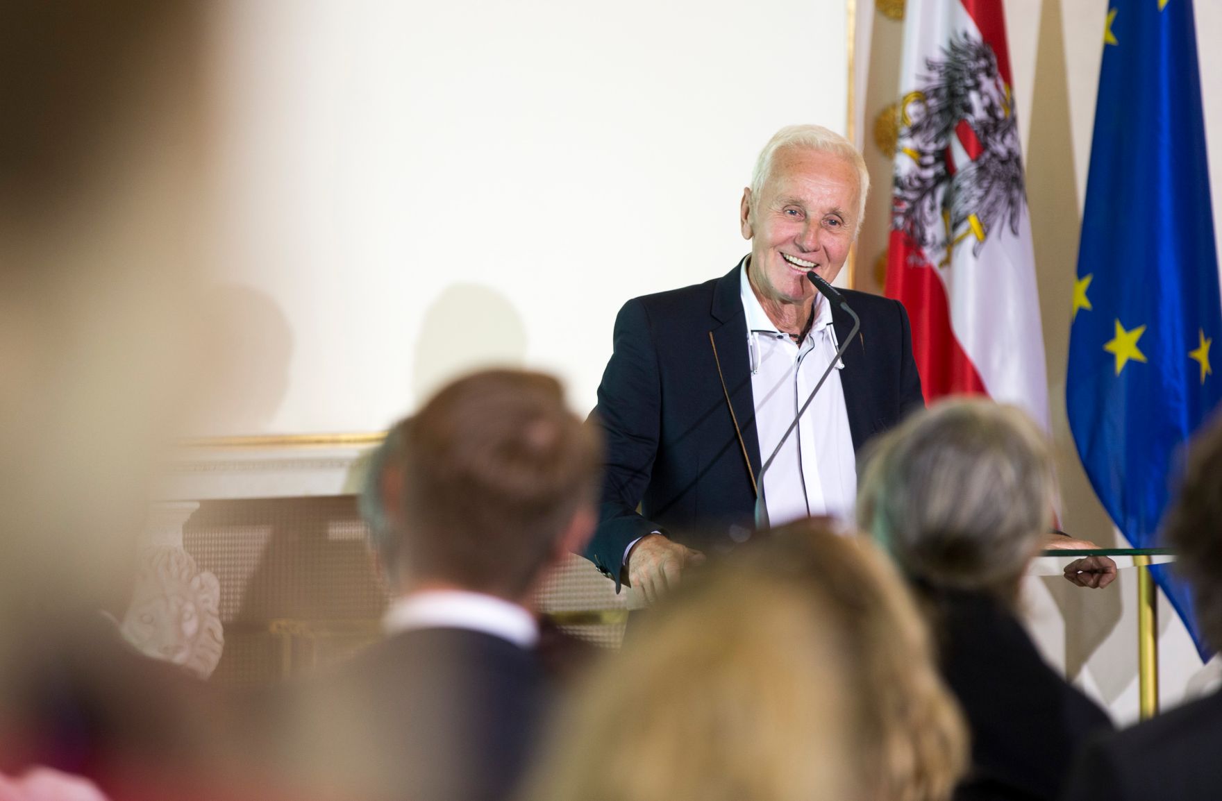 Am 25. Juli 2017 &uuml;berreichte Kunst- und Kulturminister Thomas Drozda das Goldene Ehrenzeichen f&uuml;r Verdienste um die Republik &Ouml;sterreich an Klaus Eberhartinger (im Bild).