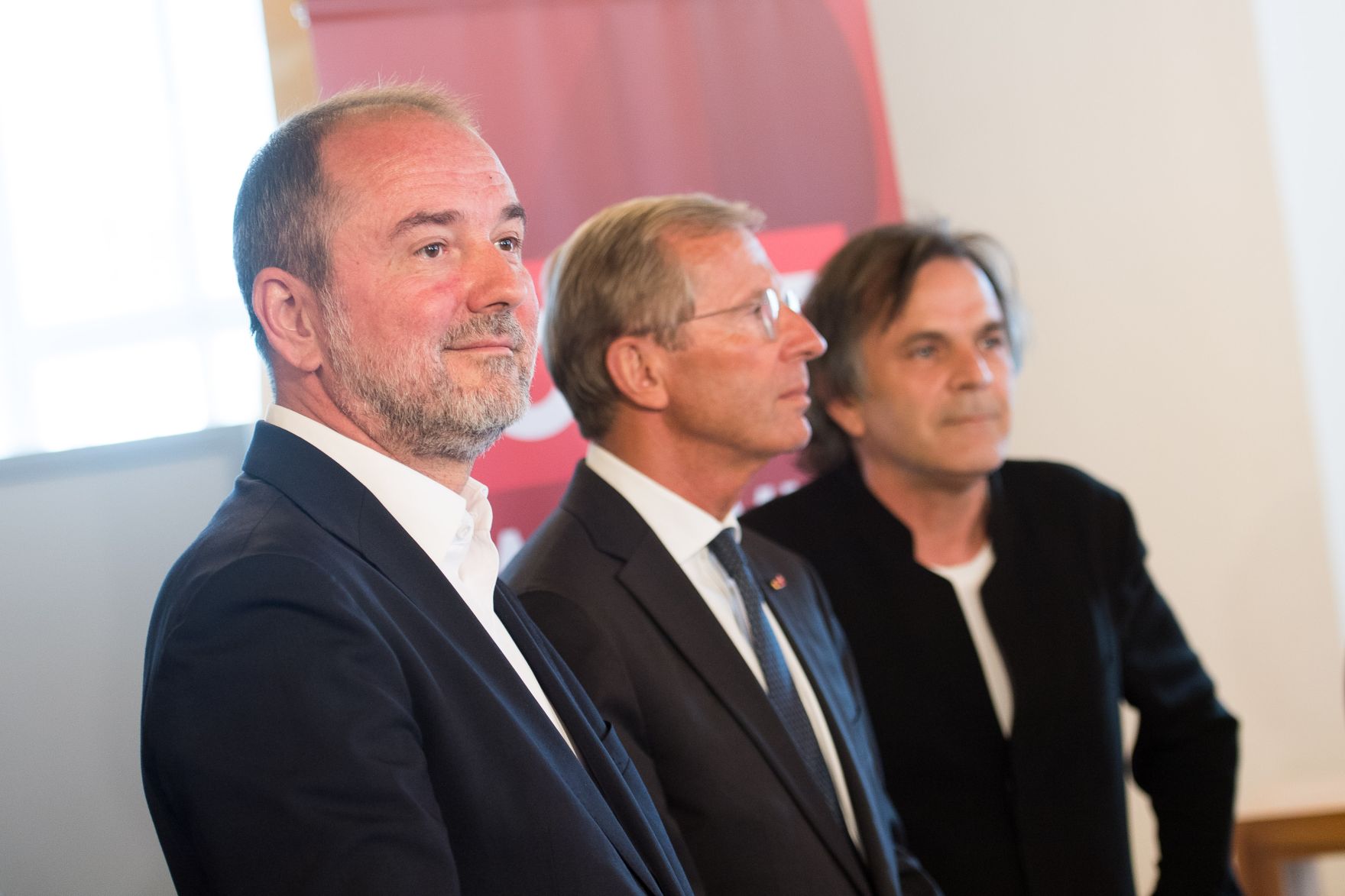 Am 27. Juli 2017 besuchte Kunst- und Kulturminister Thomas Drozda (l.) den ORF-Cocktail-Empfang anl&auml;sslich der Salzburger Festspiele. Im Bild mit Salzburgs Landeshauptmann Wilfried Haslauer (m.) und Intendant Markus Hinterh&auml;user (r.).