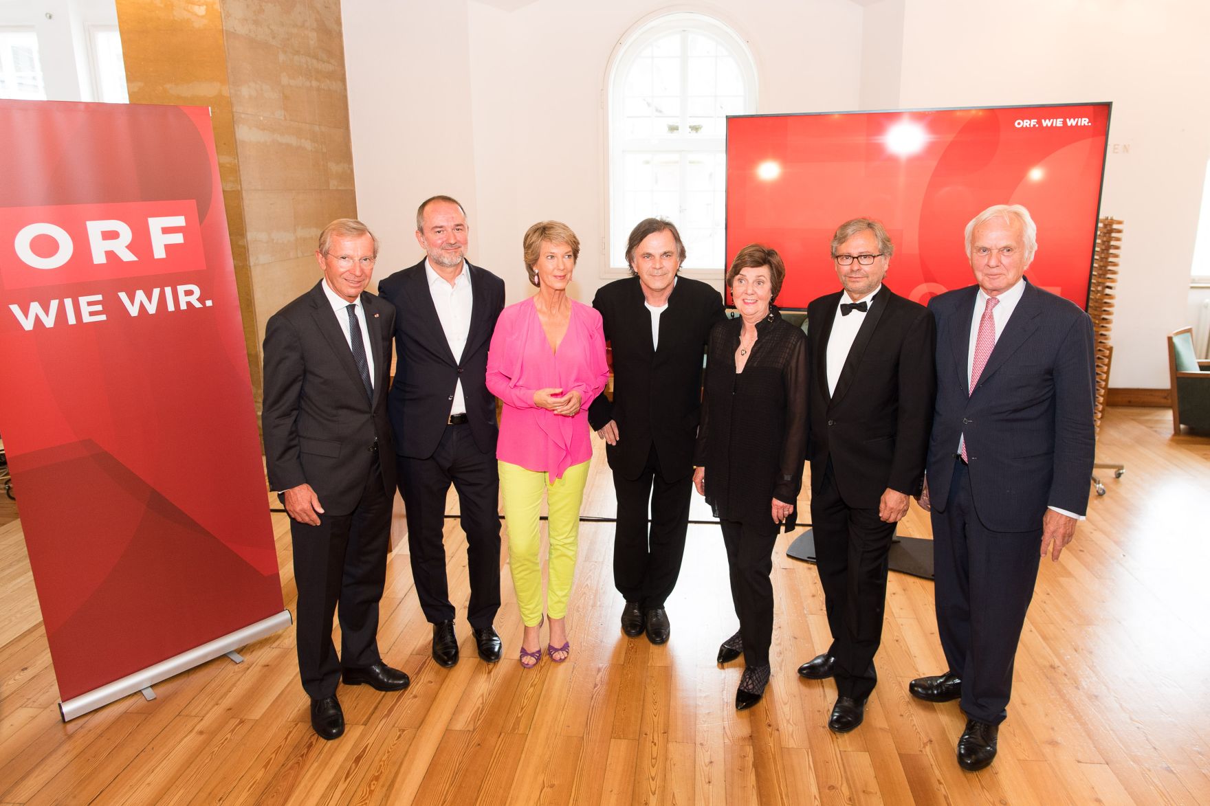 Am 27. Juli 2017 besuchte Kunst- und Kulturminister Thomas Drozda (2.v.l.) den ORF-Cocktail-Empfang anl&auml;sslich der Salzburger Festspiele. Im Bild (v.l.n.r.) Landeshauptmann Wilfried Hauslauer, Kunst- und Kulturminister Thomas Drozda, Kulurjournalistin Barbara Rett, Intendant Markus Hinterh&auml;user, Pr&auml;sidentin der Salzburger Festspiele Helga Rabl-Stadler, ORF-Generaldirektor Alexander Wrabetz und Filmproduzent Jan Mojto.