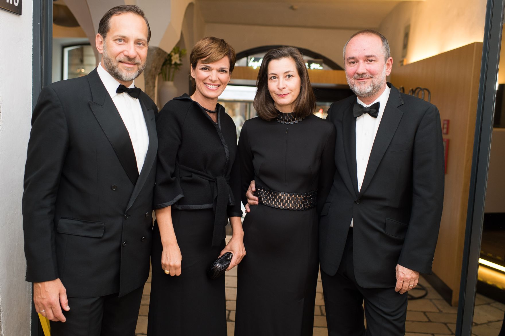 Am 27. Juli 2017 besuchte Kunst- und Kulturminister Thomas Drozda (r.) die Premiere "La clemenza di Tito" anl&auml;sslich der Salzburger Festspiele. Im Bild mit (v.l.n.r.) Michael Rendi, Gesundheitsministerin Pamela Rendi-Wagner, Isabella Drozda und Kunst- und Kulturminister Thomas Drozda.