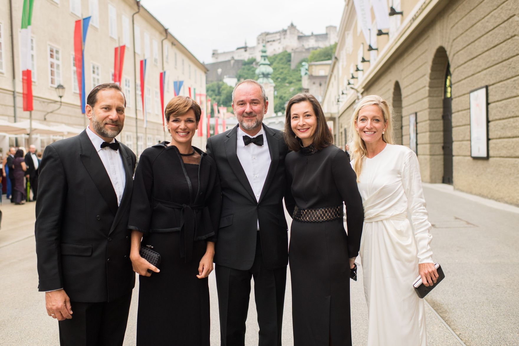 Am 27. Juli 2017 besuchte Kunst- und Kulturminister Thomas Drozda die Premiere "La clemenza di Tito" anl&auml;sslich der Salzburger Festspiele. Im Bild (v.l.n.r.) Michael Rendi, Gesundheitsministerin Pamela Rendi-Wagner, Kunst- und Kulturminister Thomas Drozda, Isabella Drozda und die ehemalige US-Botschafterin Alexa Wesner.