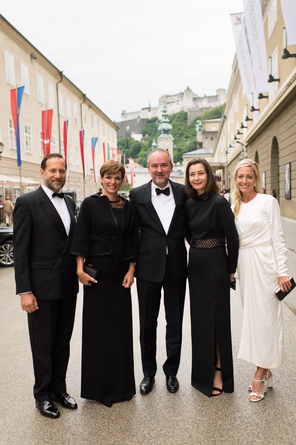 Am 27. Juli 2017 besuchte Kunst- und Kulturminister Thomas Drozda die Premiere "La clemenza di Tito" anl&auml;sslich der Salzburger Festspiele. Im Bild (v.l.n.r.) Michael Rendi, Gesundheitsministerin Pamela Rendi-Wagner, Kunst- und Kulturminister Thomas Drozda, Isabella Drozda und die ehemalige US-Botschafterin Alexa Wesner.