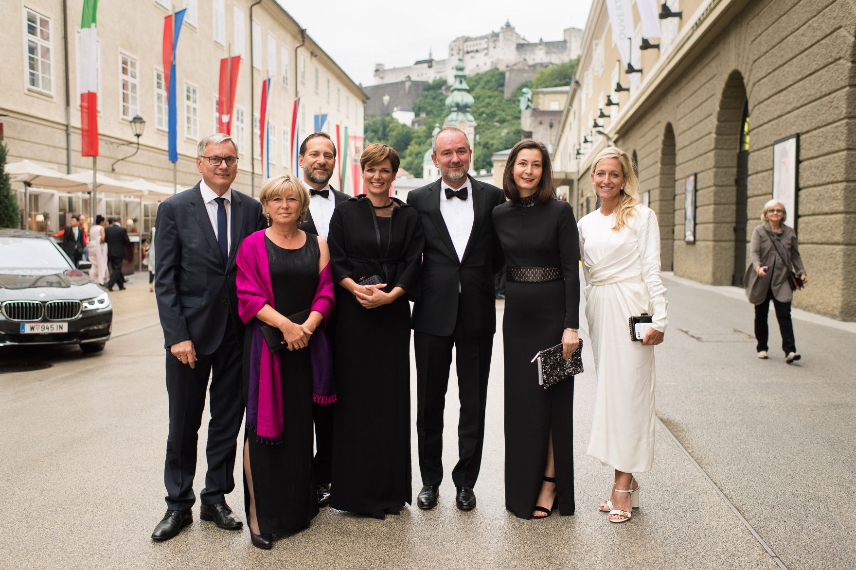 Am 27. Juli 2017 besuchte Kunst- und Kulturminister Thomas Drozda die Premiere "LaClemenza di Tito" anl&auml;sslich der Salzburger Festspiele. Im Bild (v.l.n.r.) Sozialminister Alois St&ouml;ger, Karin St&ouml;ger, Michael Rendi, Gesundheitsministerin Pamela Rendi-Wagner, Kunst- und Kulturminister Thomas Drozda, Isabella Drozda und die ehemalige US-Botschafterin Alexa Wesner.