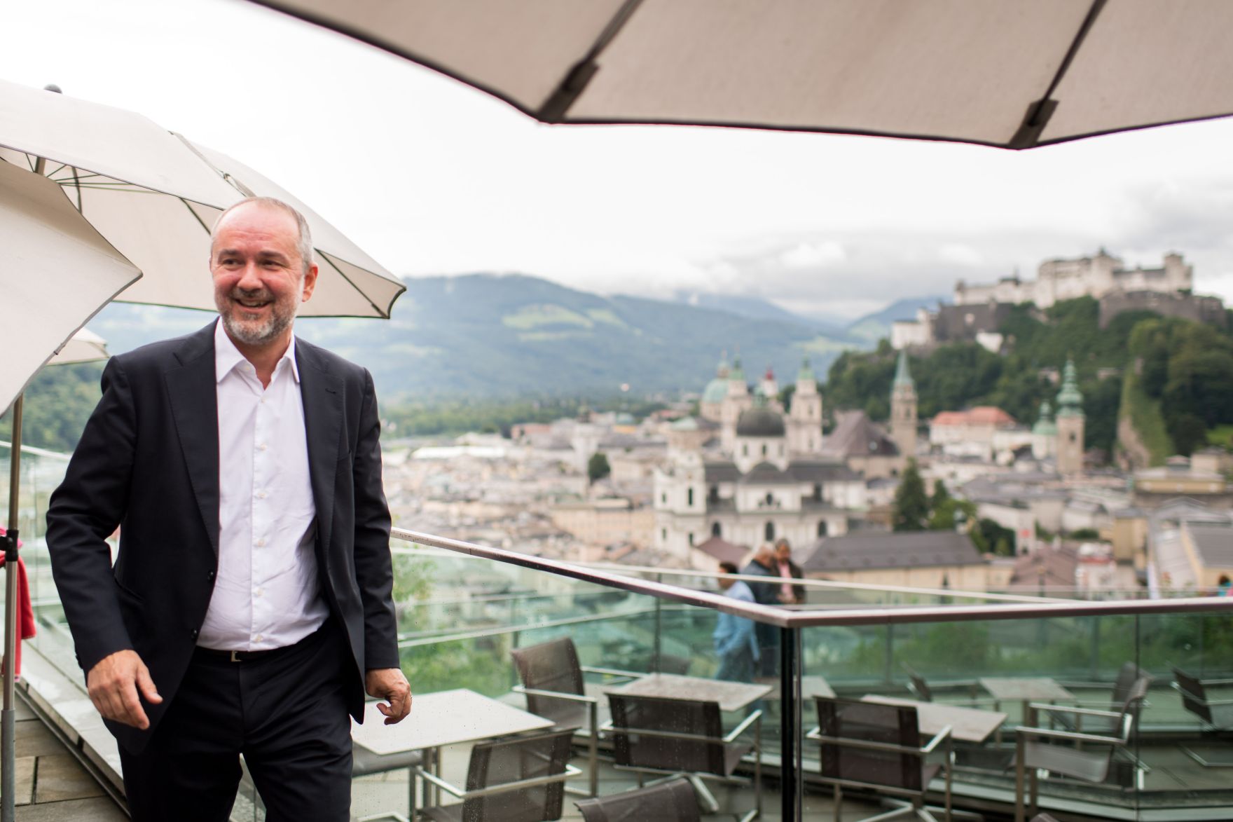 Am 28. Juli 2017 luden Bundeskanzler Christian Kern und Kunst- und Kulturminister Thomas Drozda (im Bild) zum Cocktailempfang im Museum der Moderne anl&auml;sslich der Salzburger Festspiele.