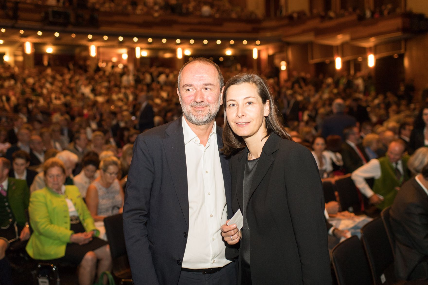 Am 28. Juli 2017 besuchte Kunst- und Kulturminister Thomas Drozda die Premiere "Jedermann" anl&auml;sslich der Salzburger Festspiele. Im Bild mit Isabella Drozda.