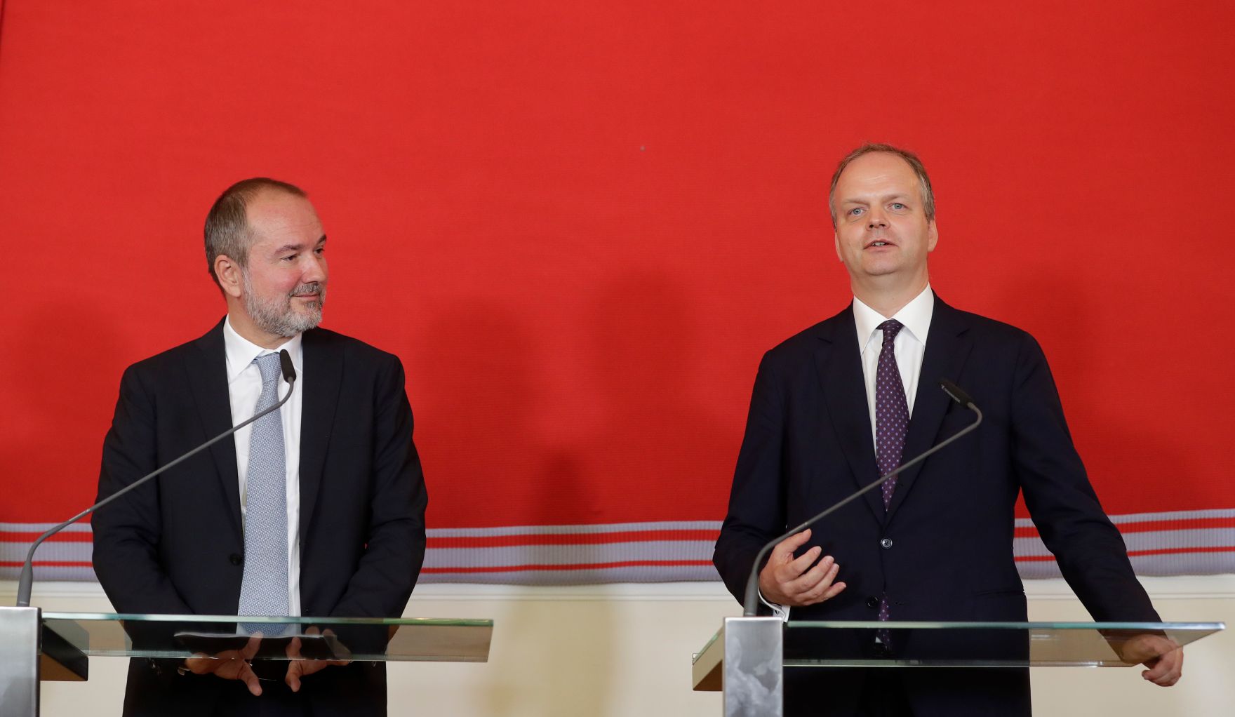 Am 1. September 2017 gab Kunst- und Kulturminister Thomas Drozda (l.) eine Pressekonferenz zur Besetzung der wissenschaftlichen Direktion des Kunsthistorischen Museums Wien ab 2019. Im Bild mit Eike Schmidt (r.), designierter wissenschaftlicher Direktor des Kunsthistorischen Museums Wien.
