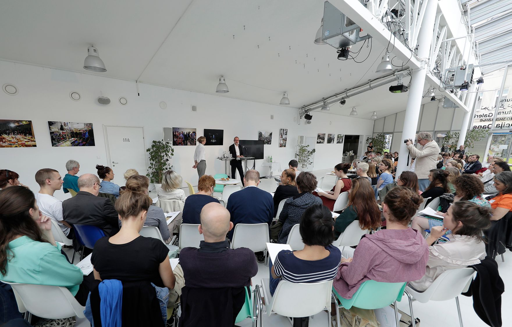 Am 7. September 2017 nahm Kunst- und Kulturminister Thomas Drozda (im Bild) an der Pressekonferenz "10 Jahre Brunnenpassage" teil. Im Anschluss an die Pressekonferenz er&ouml;ffnete er das Symposium "Kunst wirkt!".