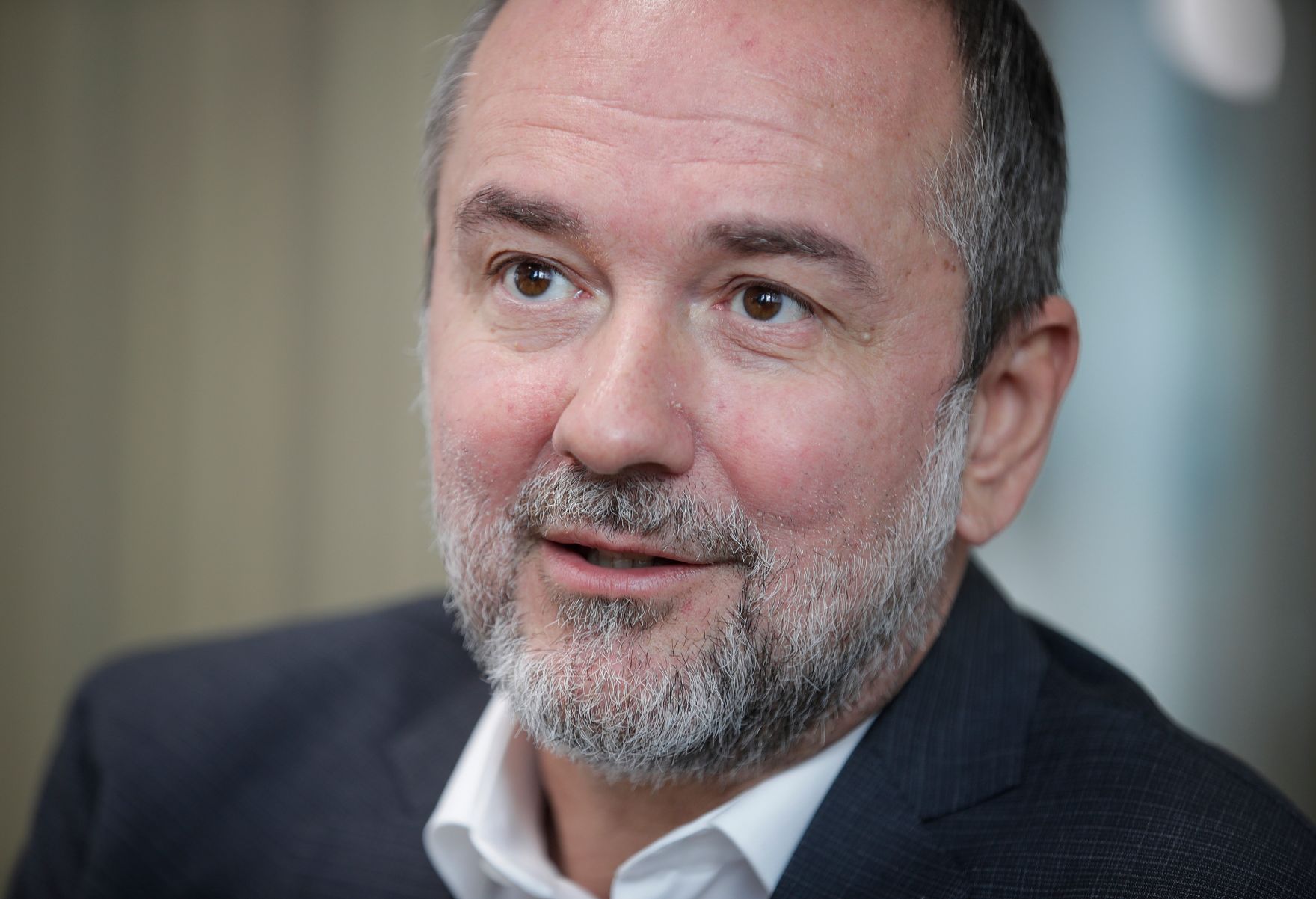 Am 8. September 2017 besuchte Kunst- und Kulturminister Thomas Drozda (im Bild) die Ars Electronica. Im Bild bei den Ober&ouml;sterreichischen Nachrichten.