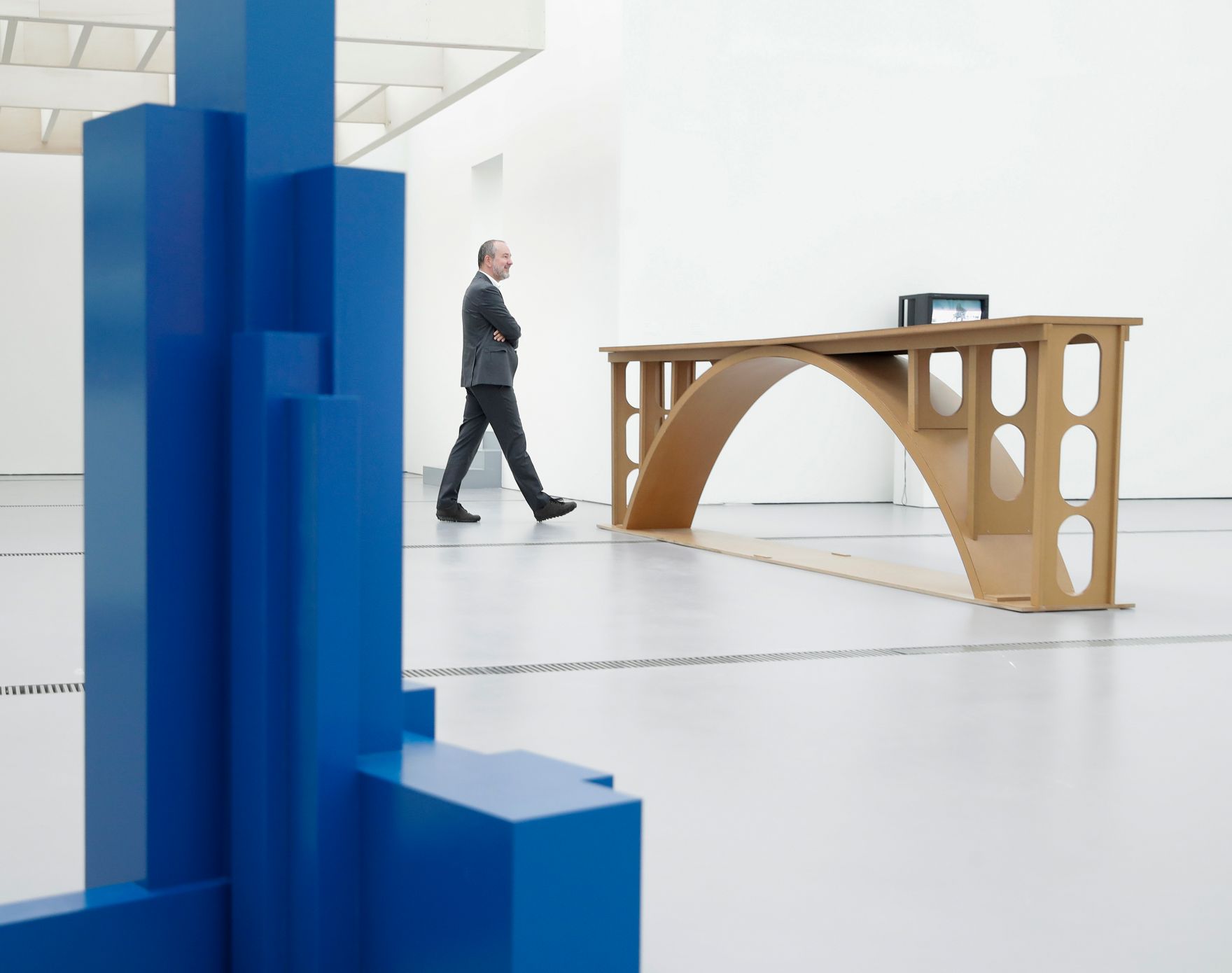 Am 8. September 2017 besuchte Kunst- und Kulturminister Thomas Drozda (im Bild) die Ars Electronica. Im Bild bei der F&uuml;hrung durch die Ausstellung &bdquo;Futurology&ldquo;.