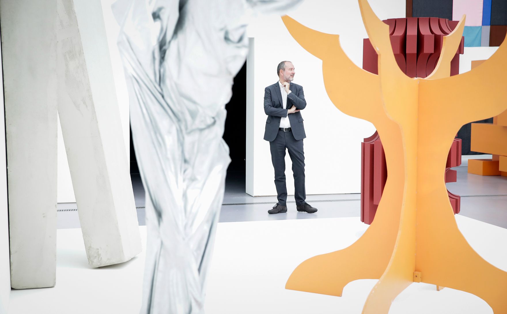 Am 8. September 2017 besuchte Kunst- und Kulturminister Thomas Drozda (im Bild) die Ars Electronica. Im Bild bei der F&uuml;hrung durch die Ausstellung &bdquo;Futurology&ldquo;.