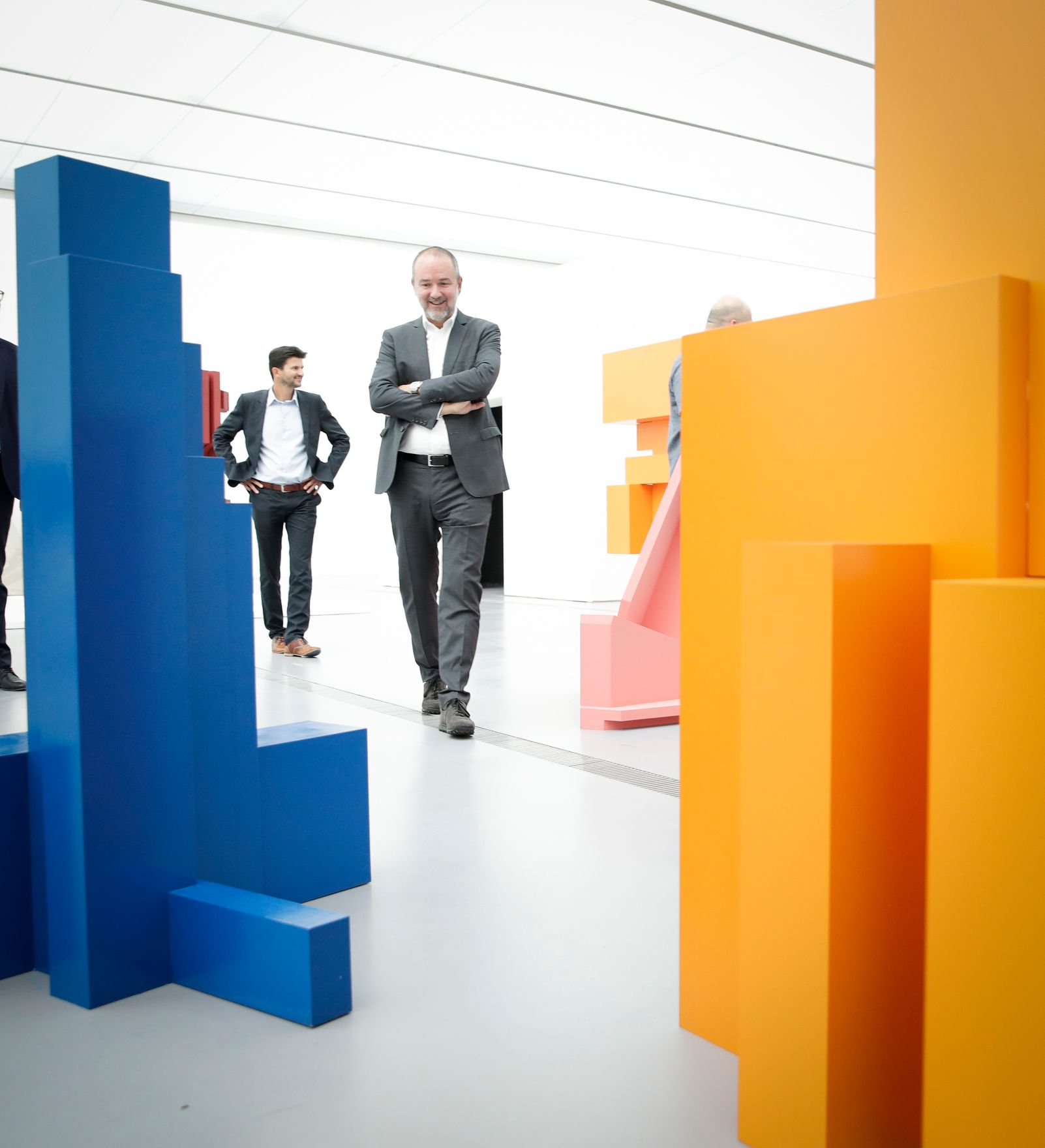 Am 8. September 2017 besuchte Kunst- und Kulturminister Thomas Drozda (im Bild) die Ars Electronica. Im Bild bei der F&uuml;hrung durch die Ausstellung &bdquo;Futurology&ldquo;.